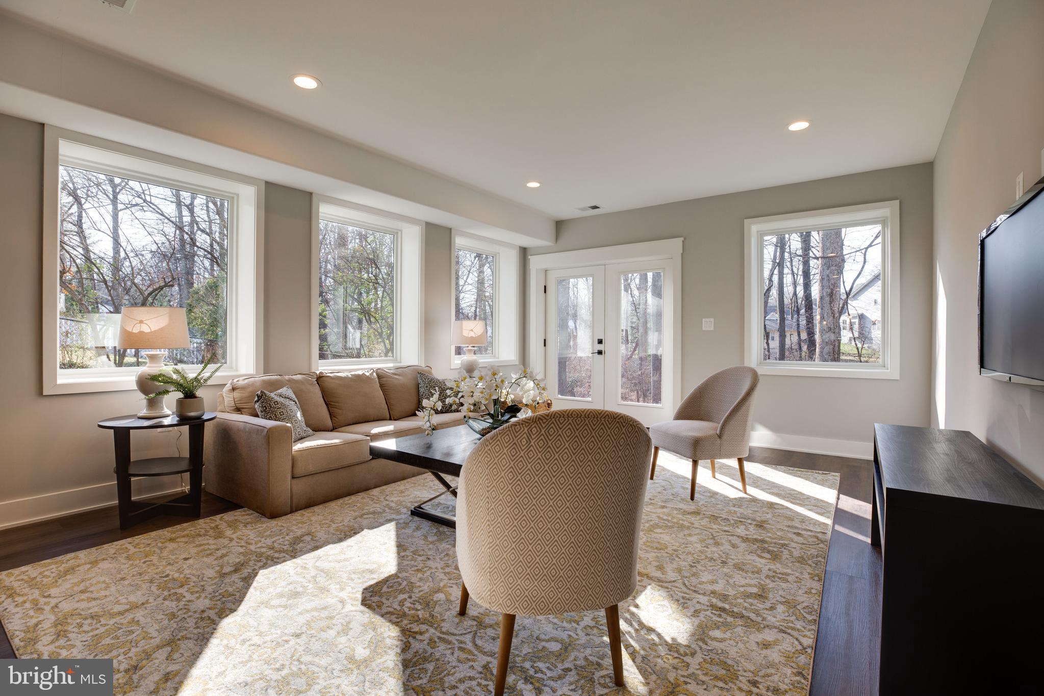 VIENNA WOODS - Residential
