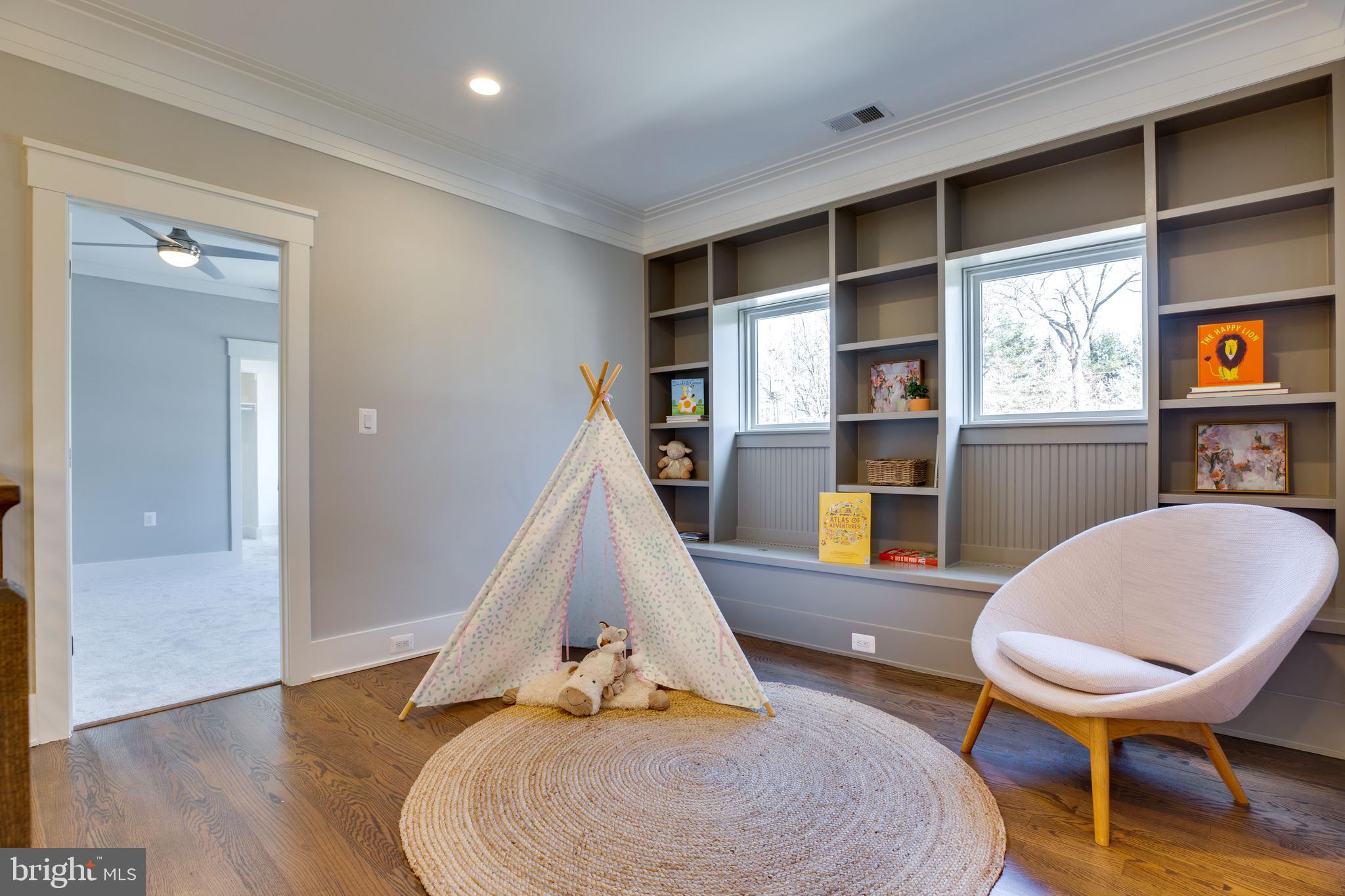VIENNA WOODS - Residential