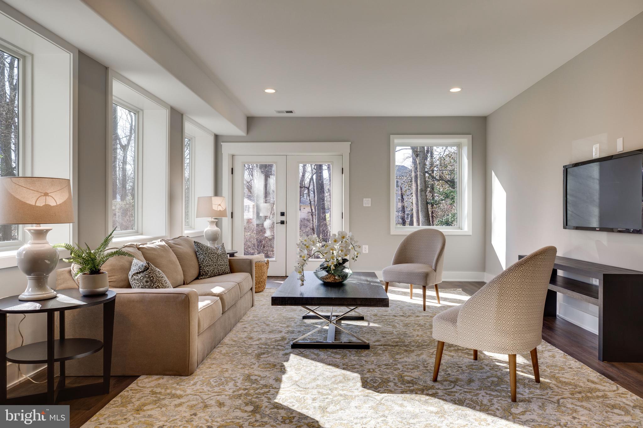 VIENNA WOODS - Residential