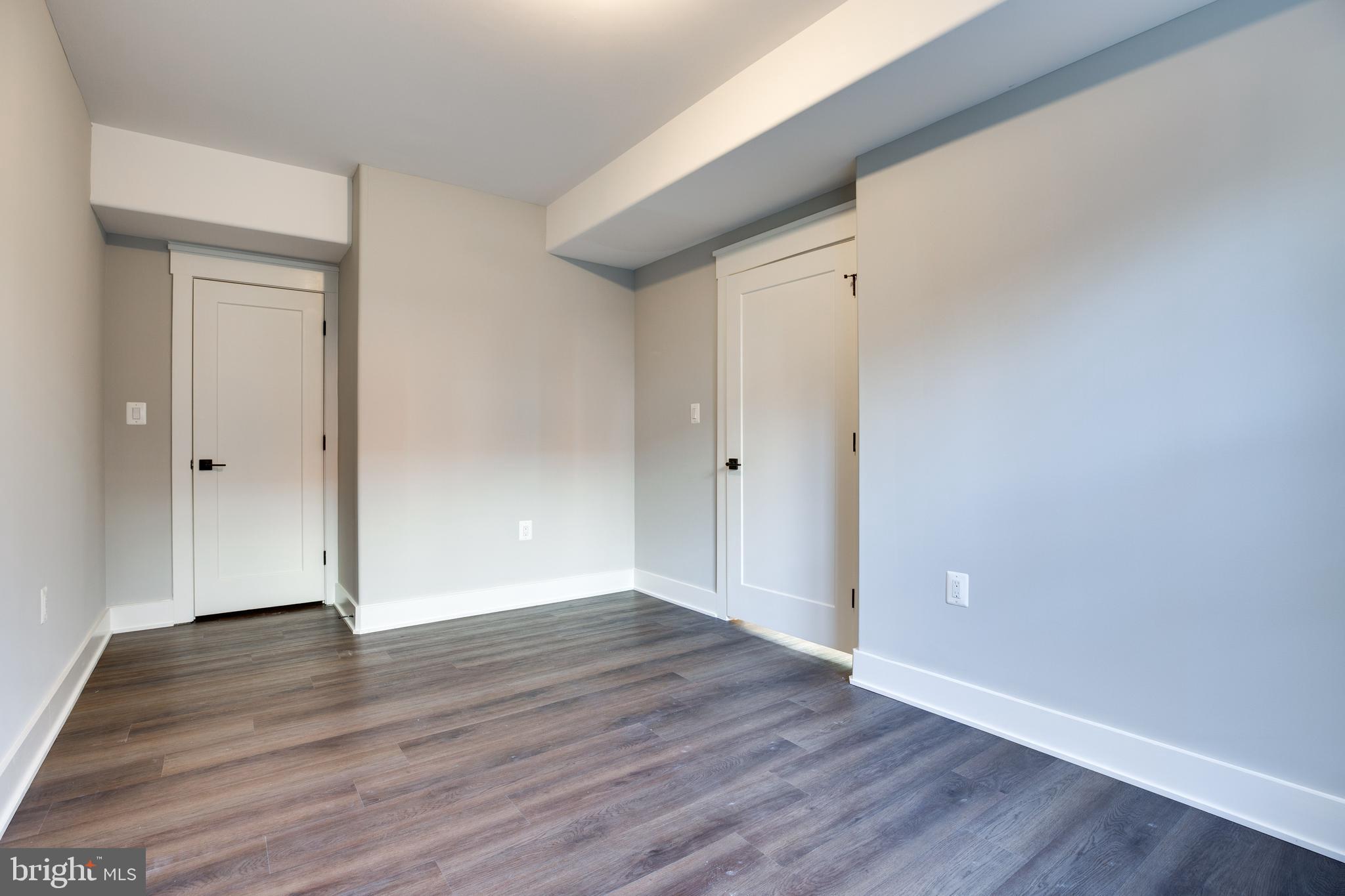 VIENNA WOODS - Residential