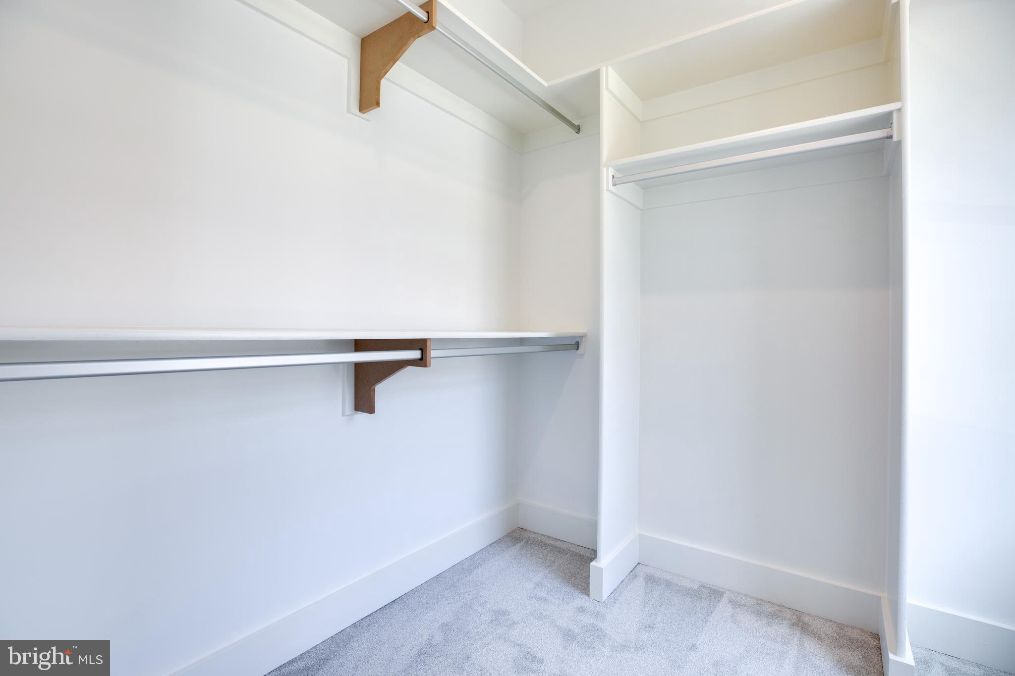 VIENNA WOODS - Residential