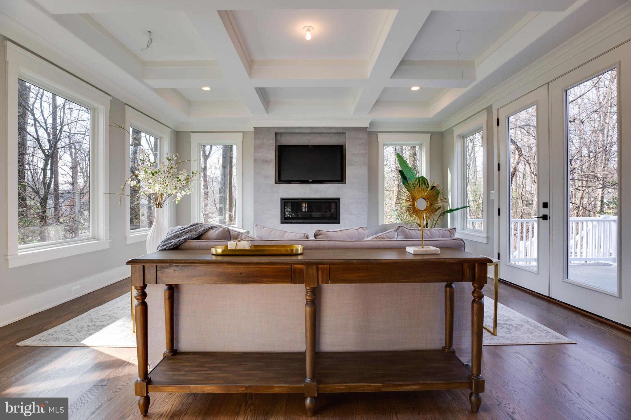VIENNA WOODS - Residential