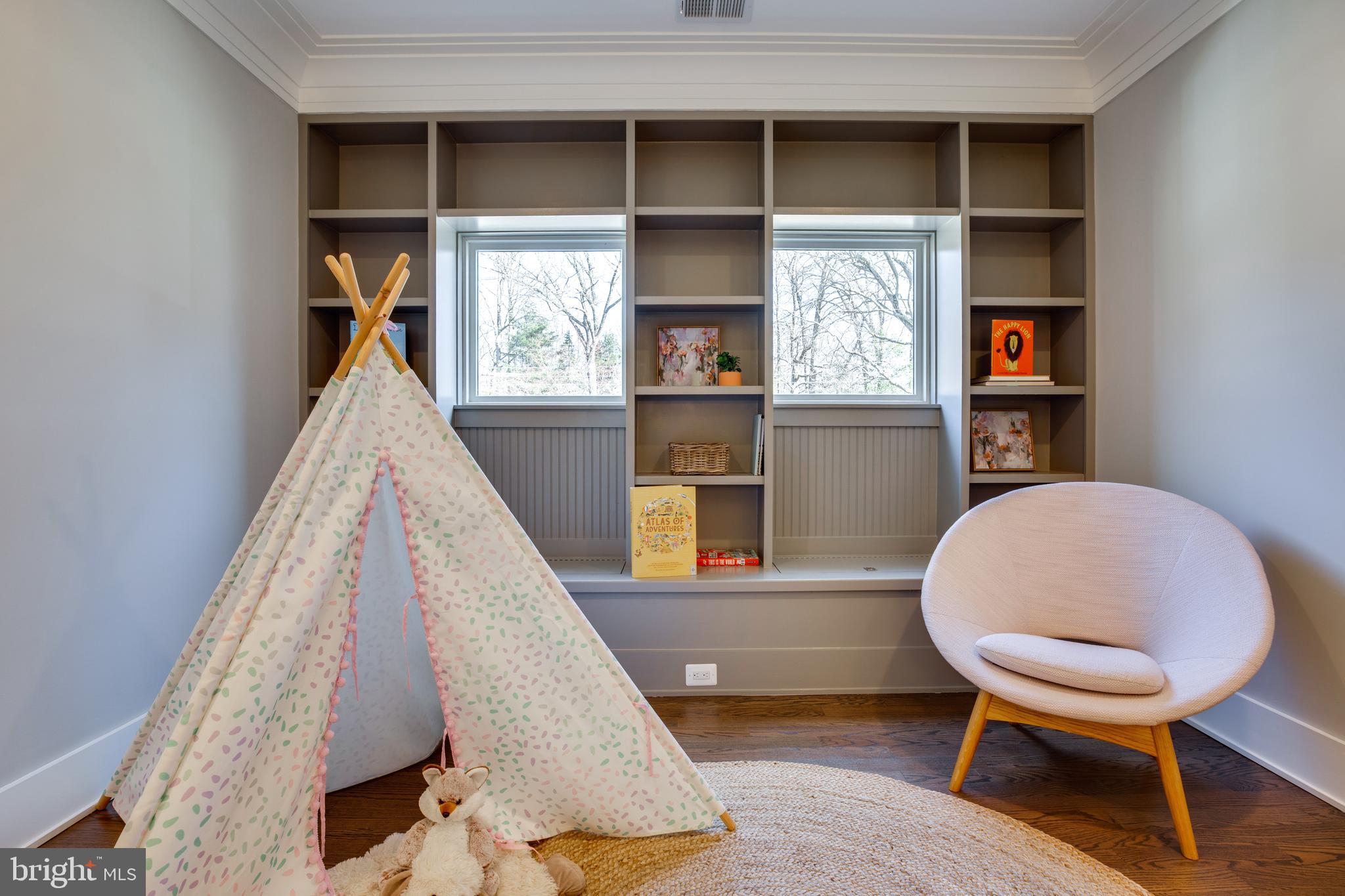 VIENNA WOODS - Residential