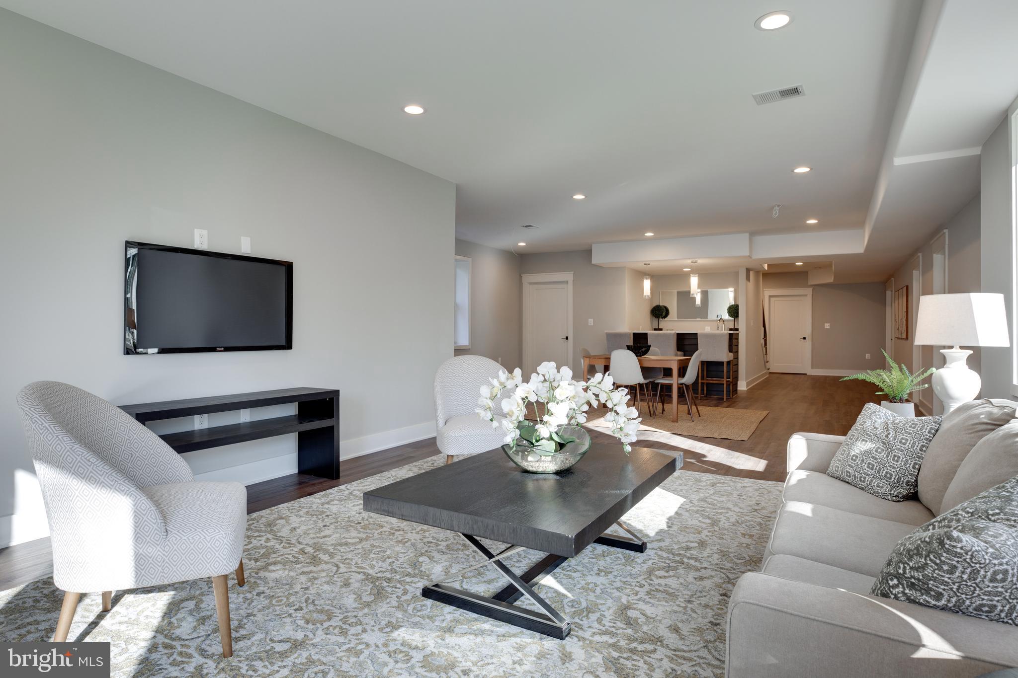 VIENNA WOODS - Residential