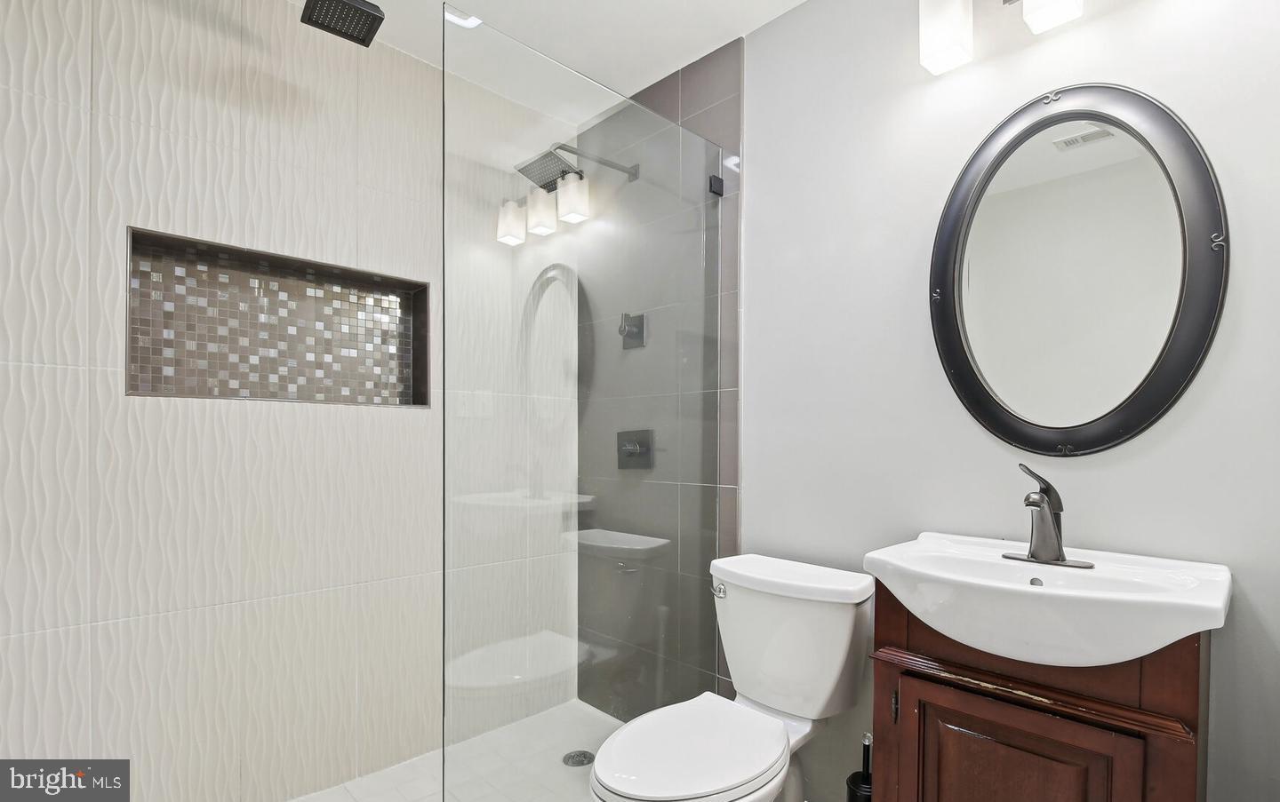 VANTAGE POINTE - Residential Lease