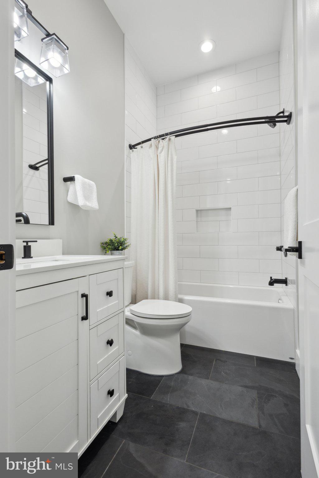 WESTHAMPTON - Residential