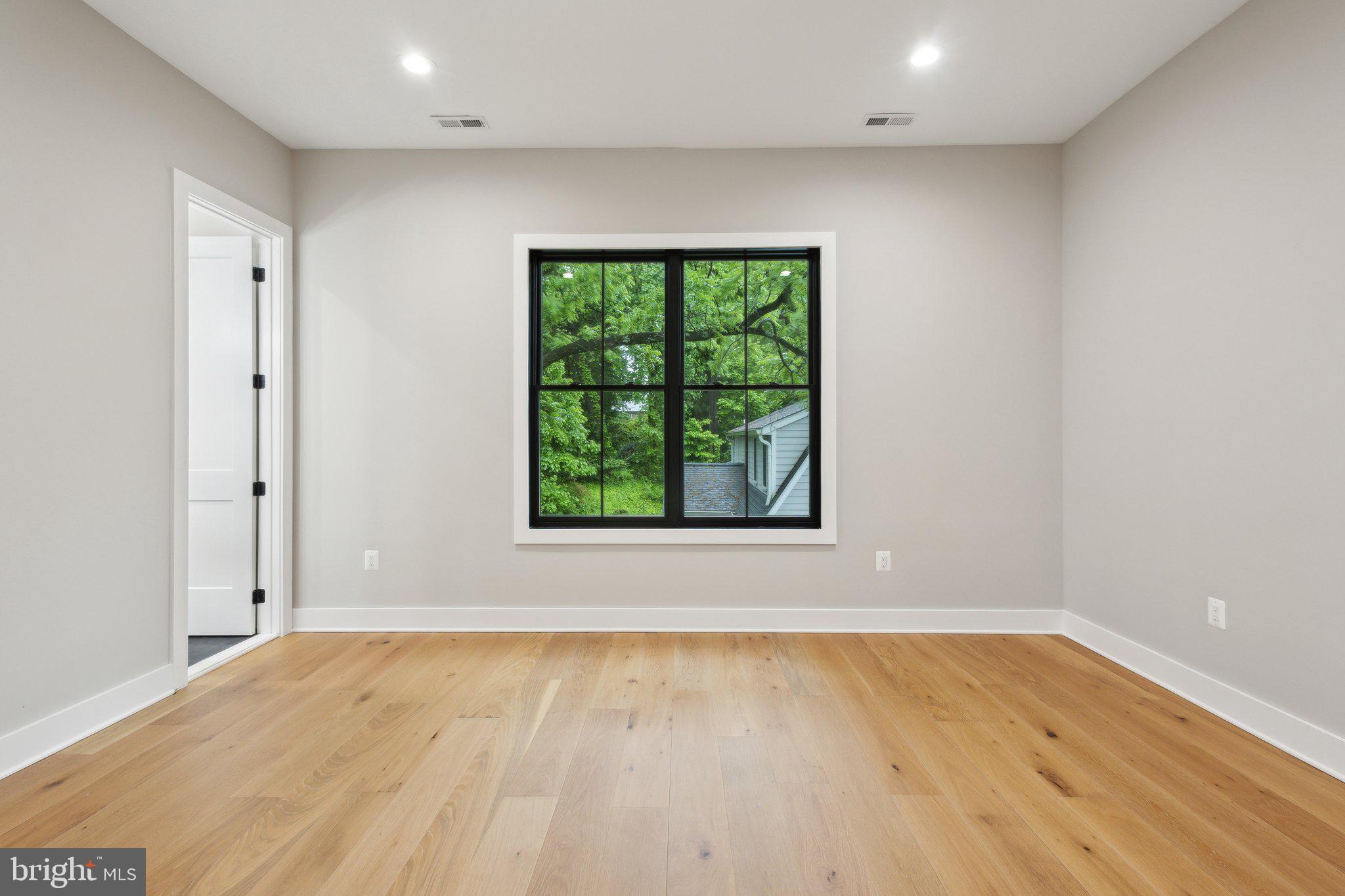 WESTHAMPTON - Residential