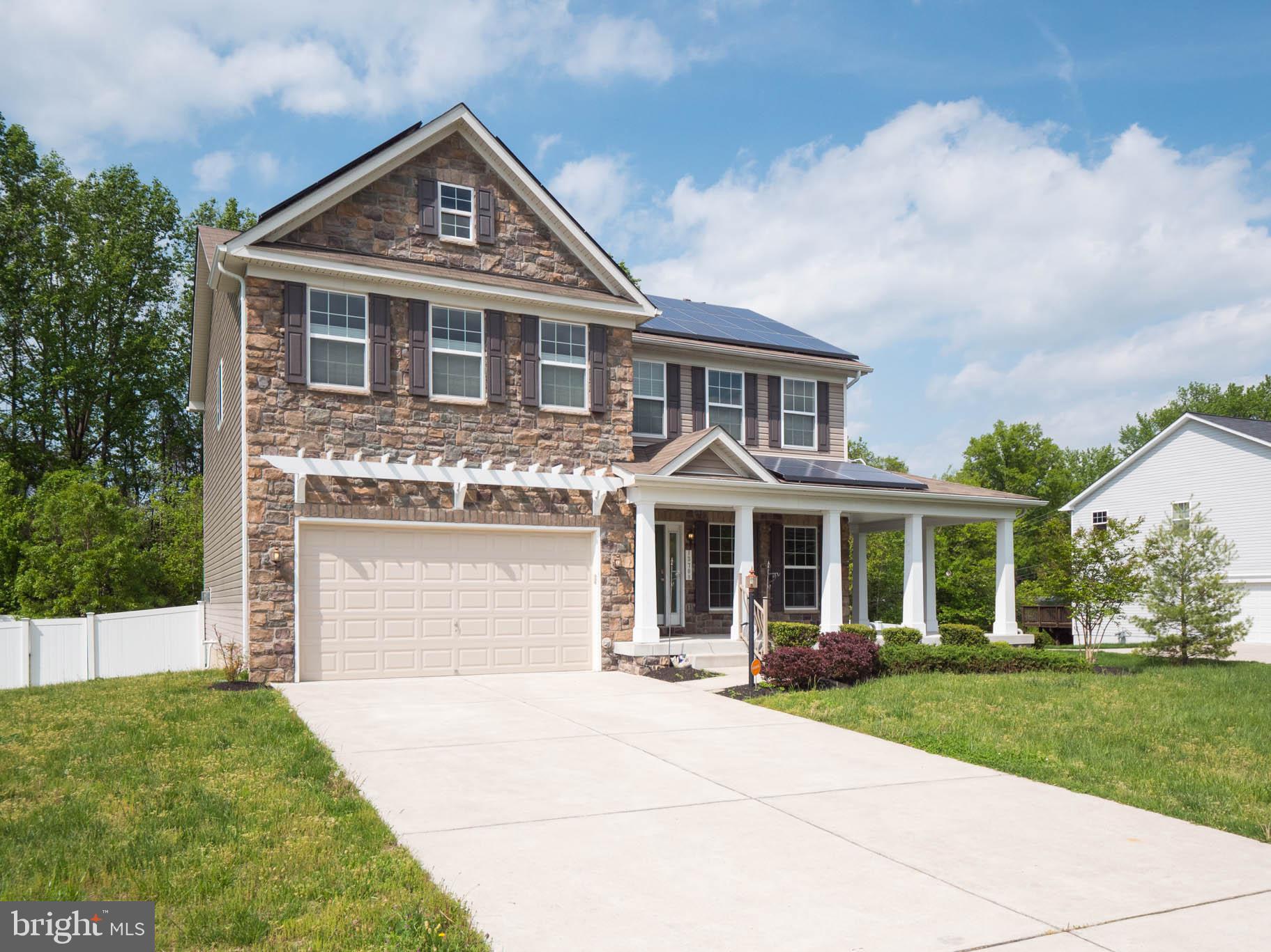 Large open floor plan awaits you in your new home. 5 large bedrooms, 3 full baths, and one half bath should l give everyone their own space