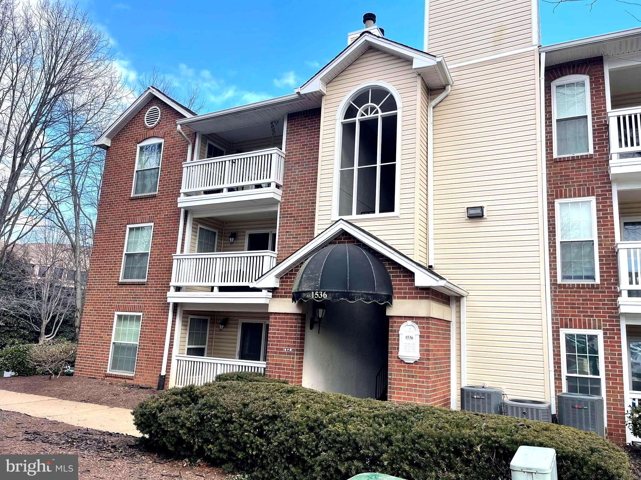 FOUNTAINS AT MCLEAN - Residential Lease