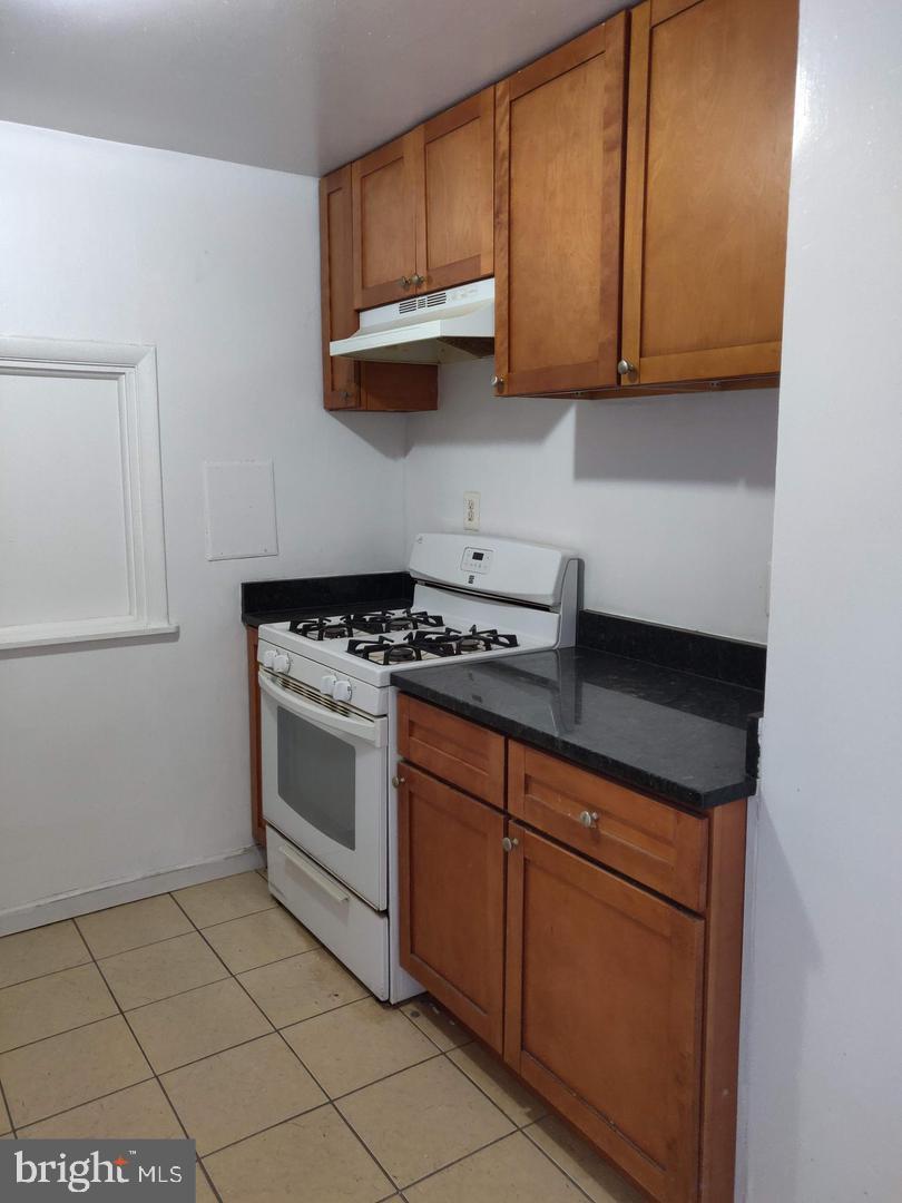 BOLLING BROOK TOWERS - Residential Lease