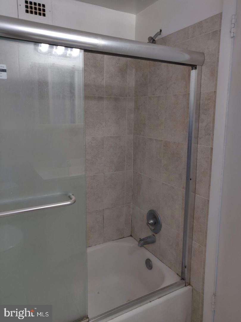 BOLLING BROOK TOWERS - Residential Lease