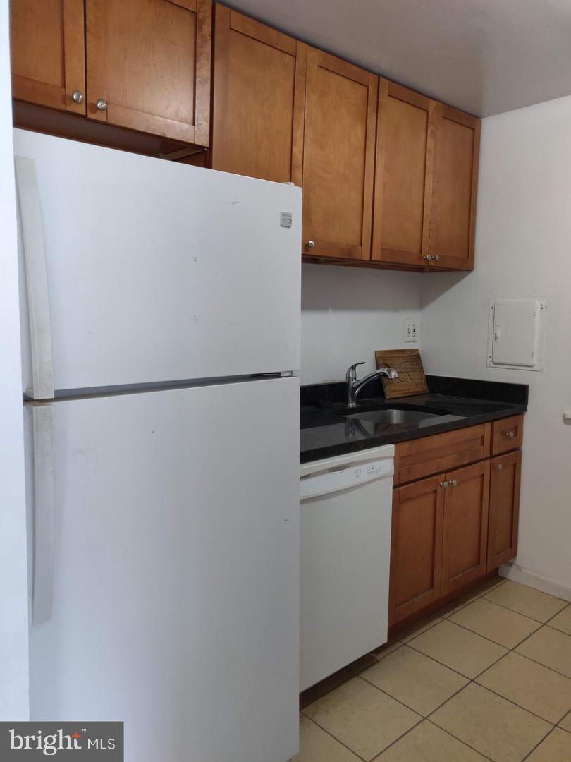 BOLLING BROOK TOWERS - Residential Lease