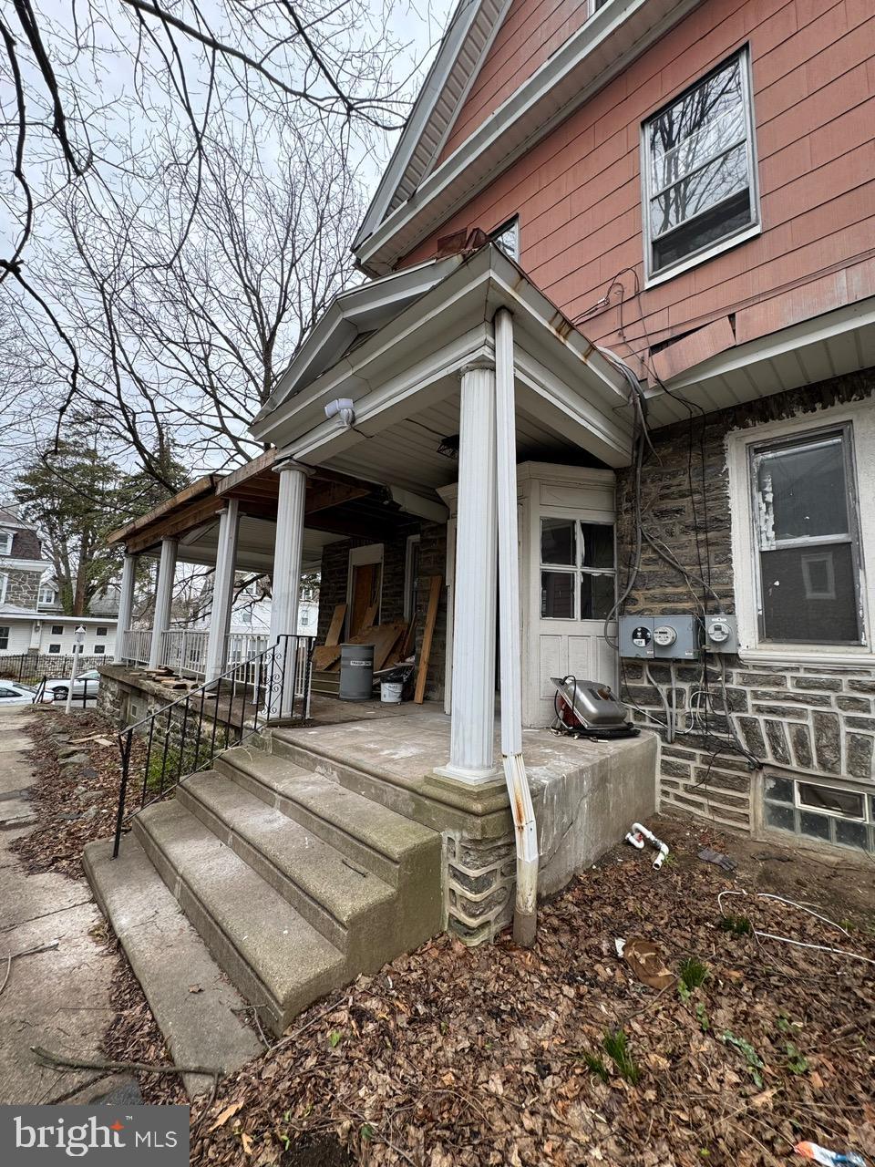 EAST OAK LANE - Residential Income
