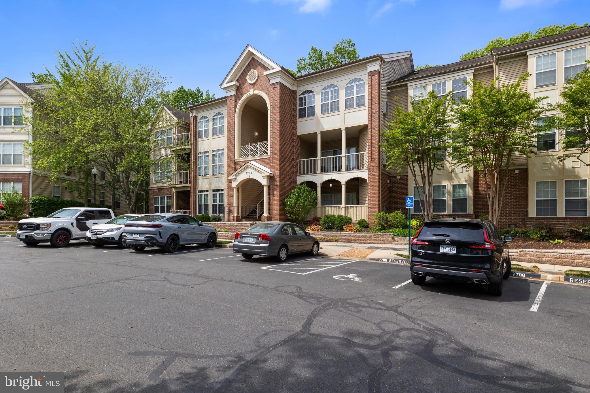 ISLAND CREEK - Residential