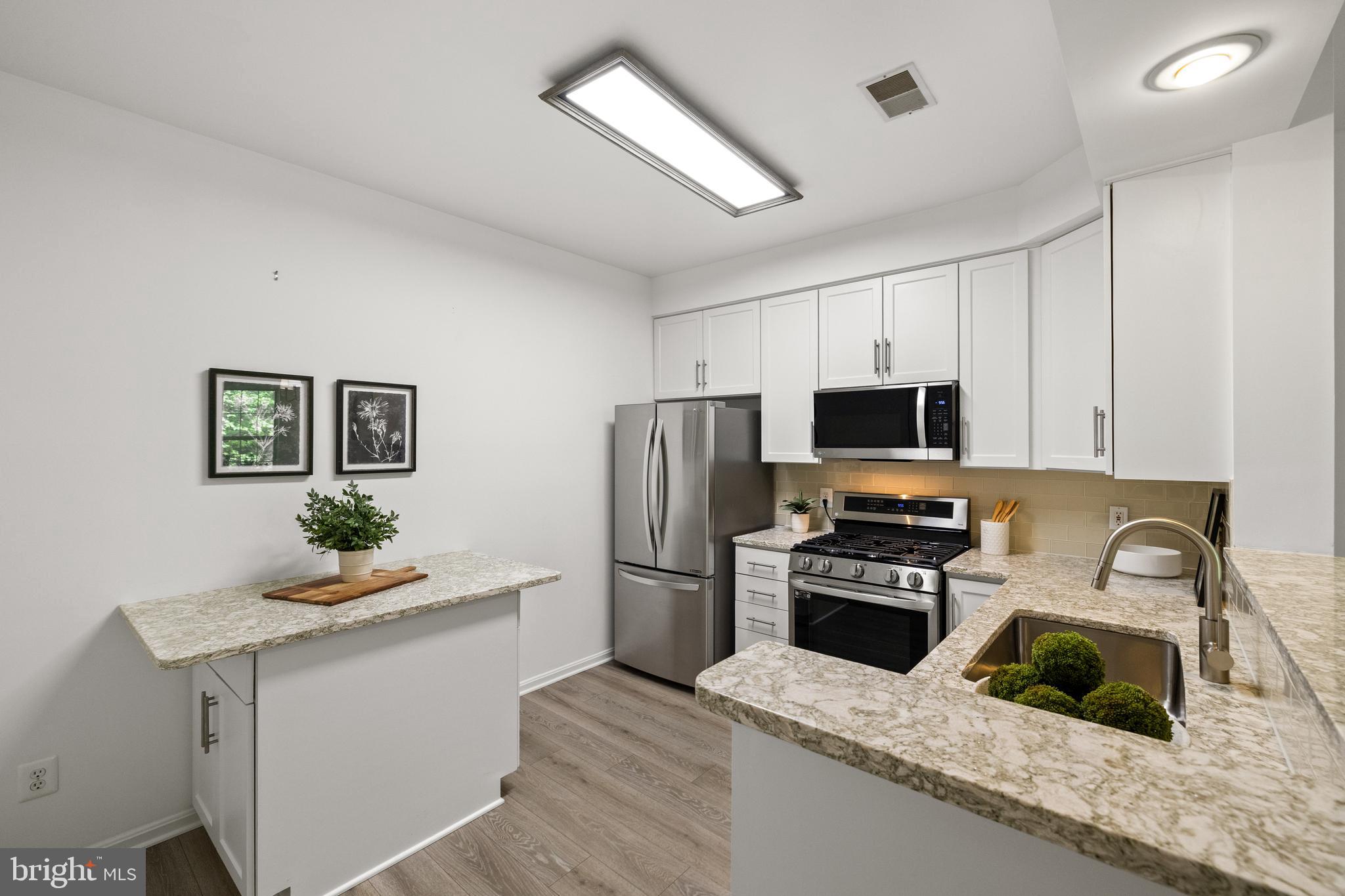 ISLAND CREEK - Residential