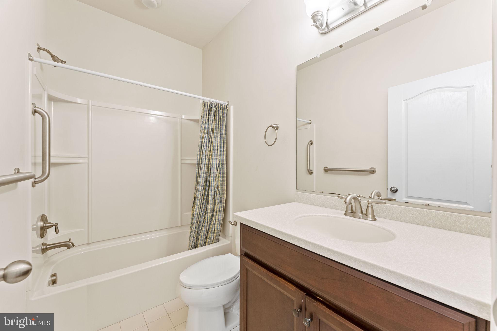 VILLAGES AT HILLVIEW - Residential
