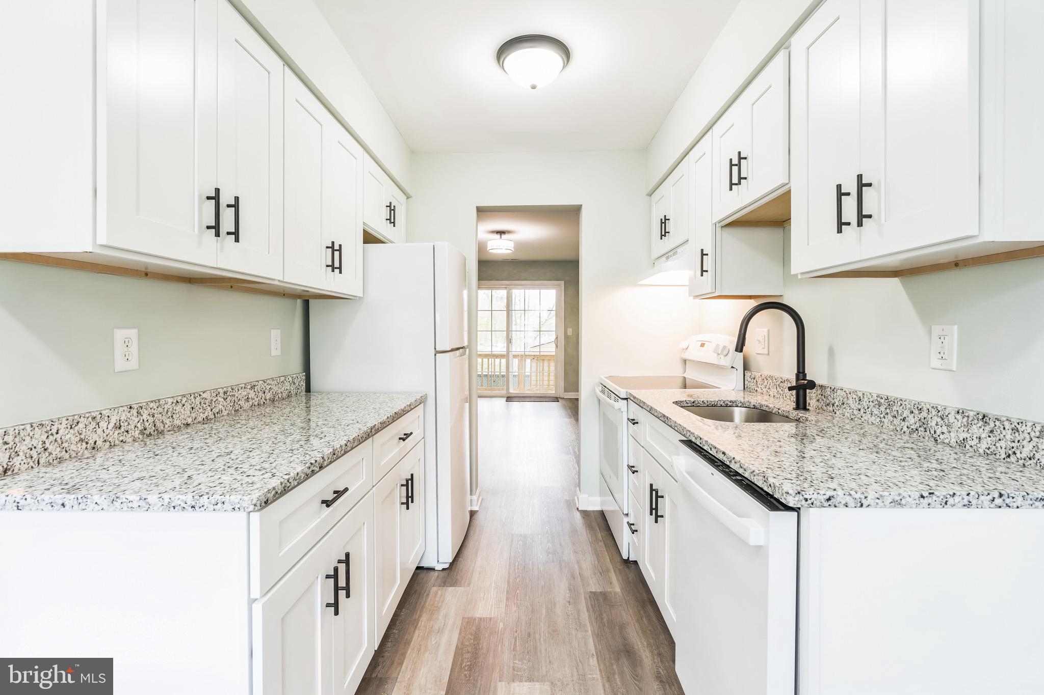 BAYSIDE TOWNHOUSES - Residential