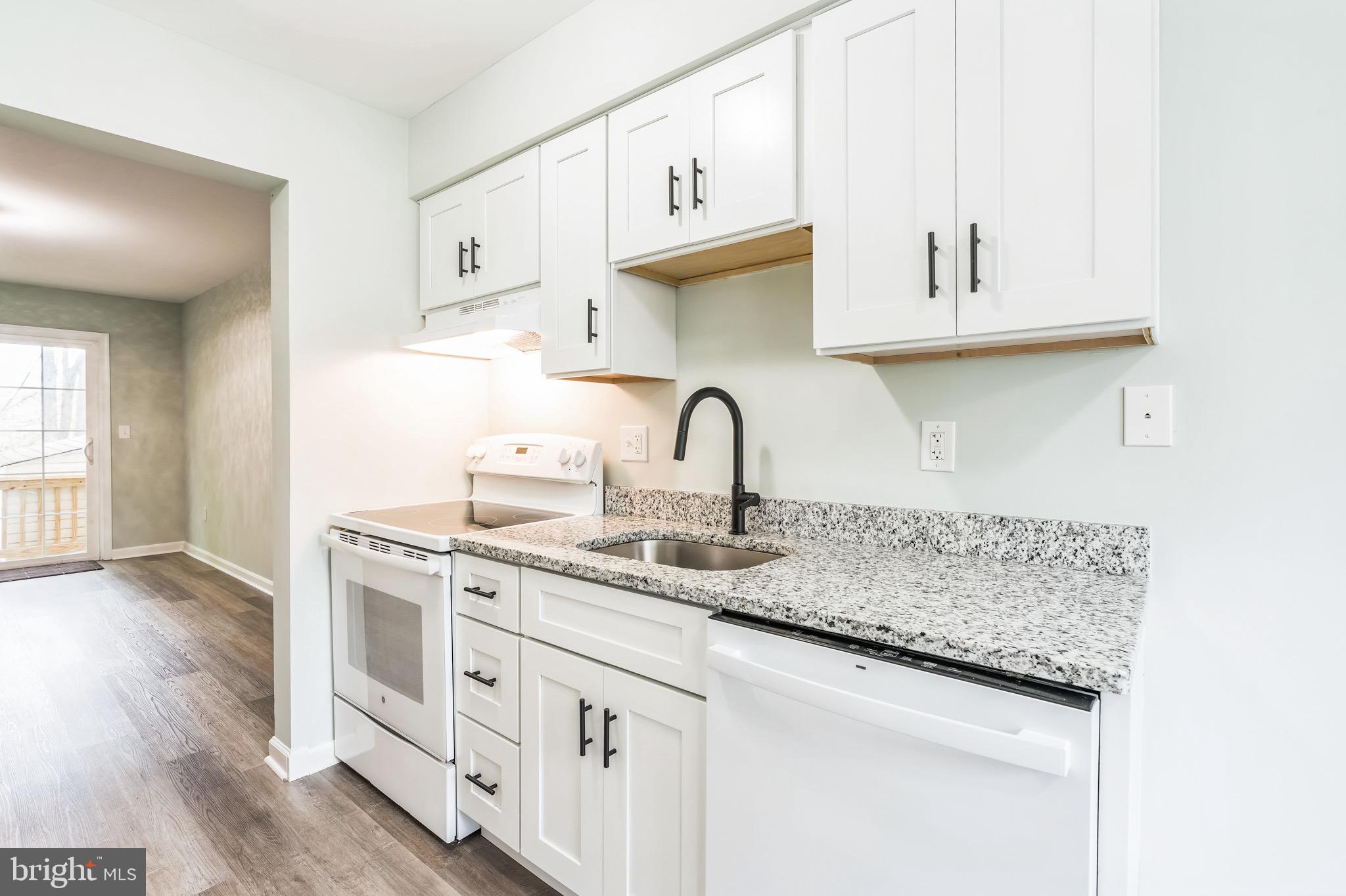 BAYSIDE TOWNHOUSES - Residential