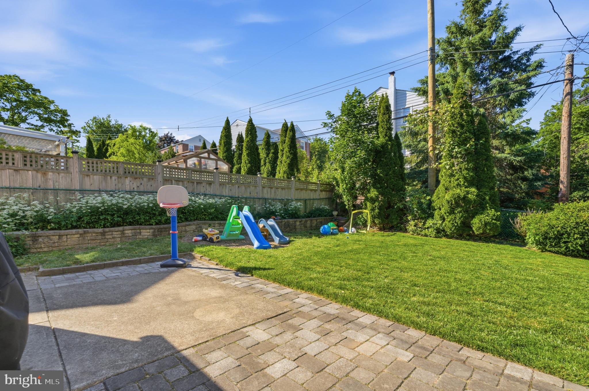 LYNNEWOOD GDNS - Residential