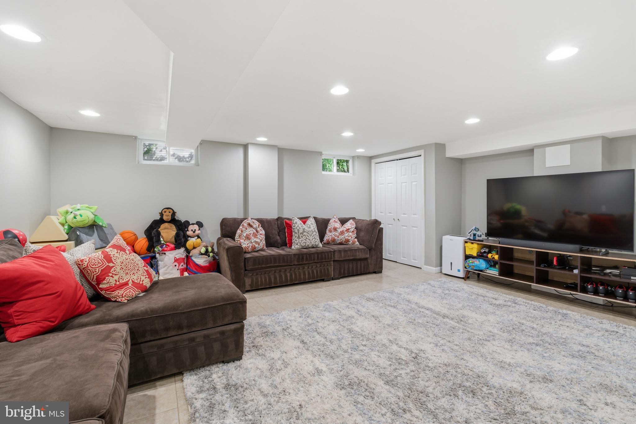 LYNNEWOOD GDNS - Residential