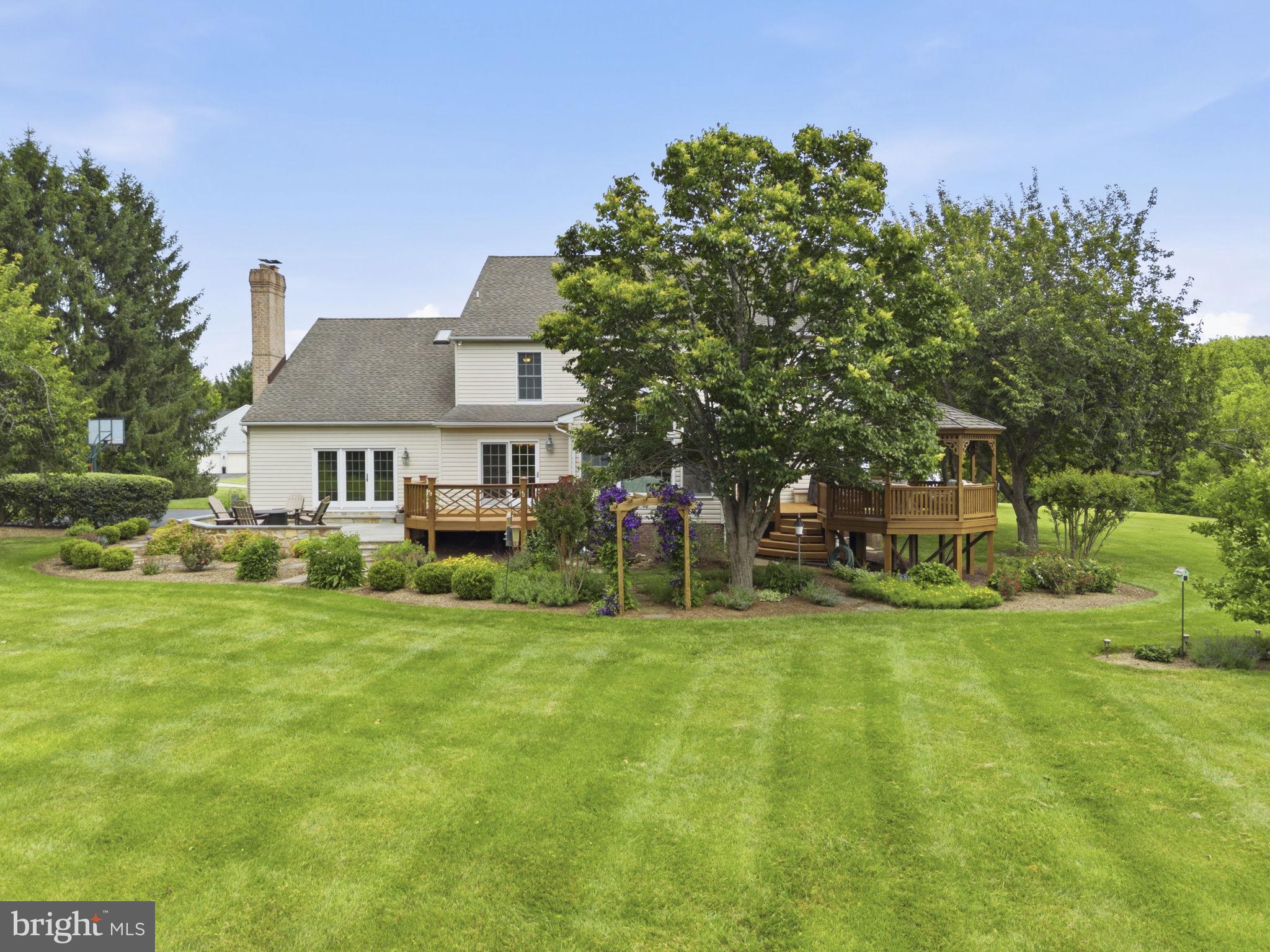 MANOR FIELDS - Residential