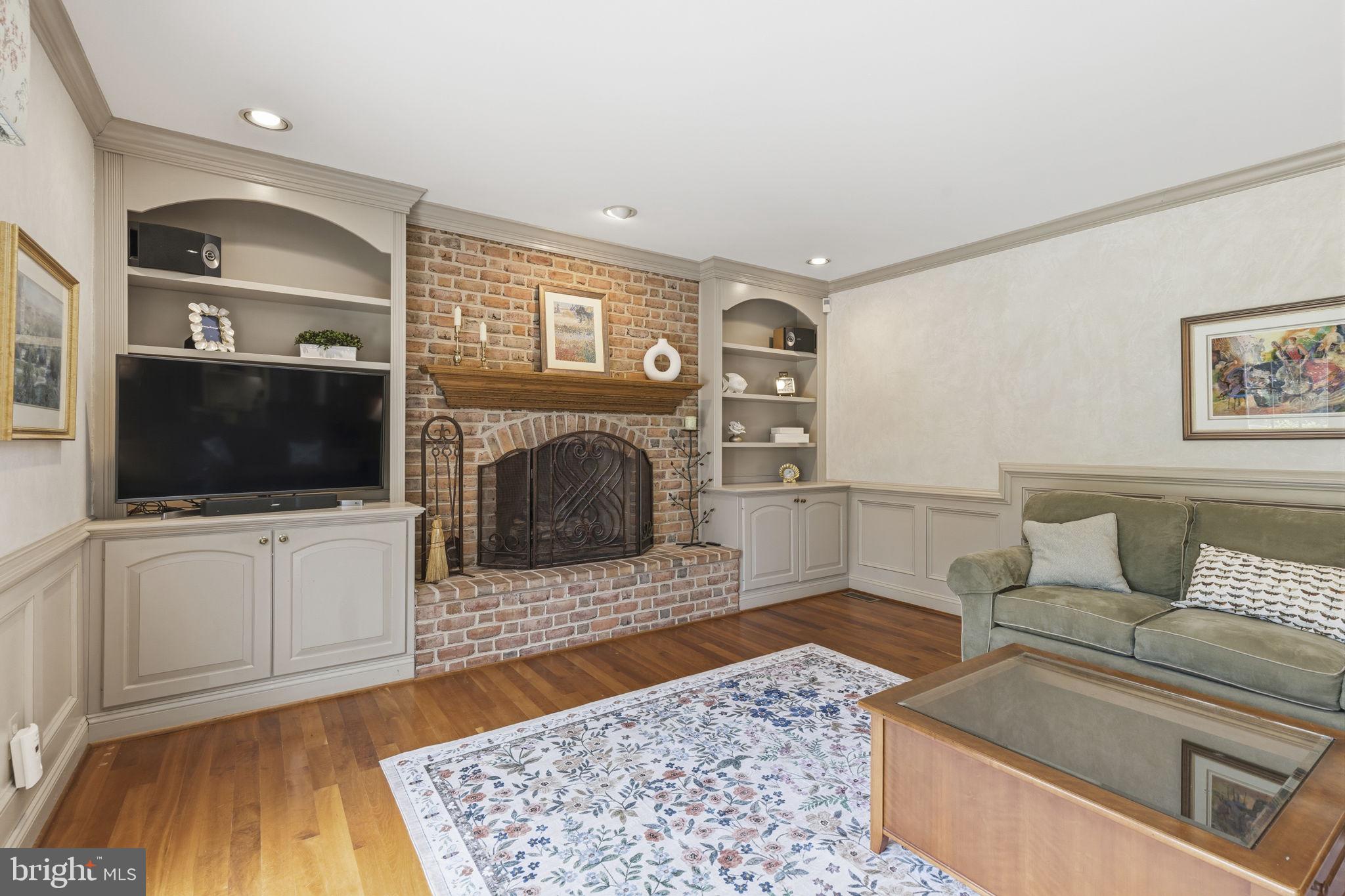 MANOR FIELDS - Residential