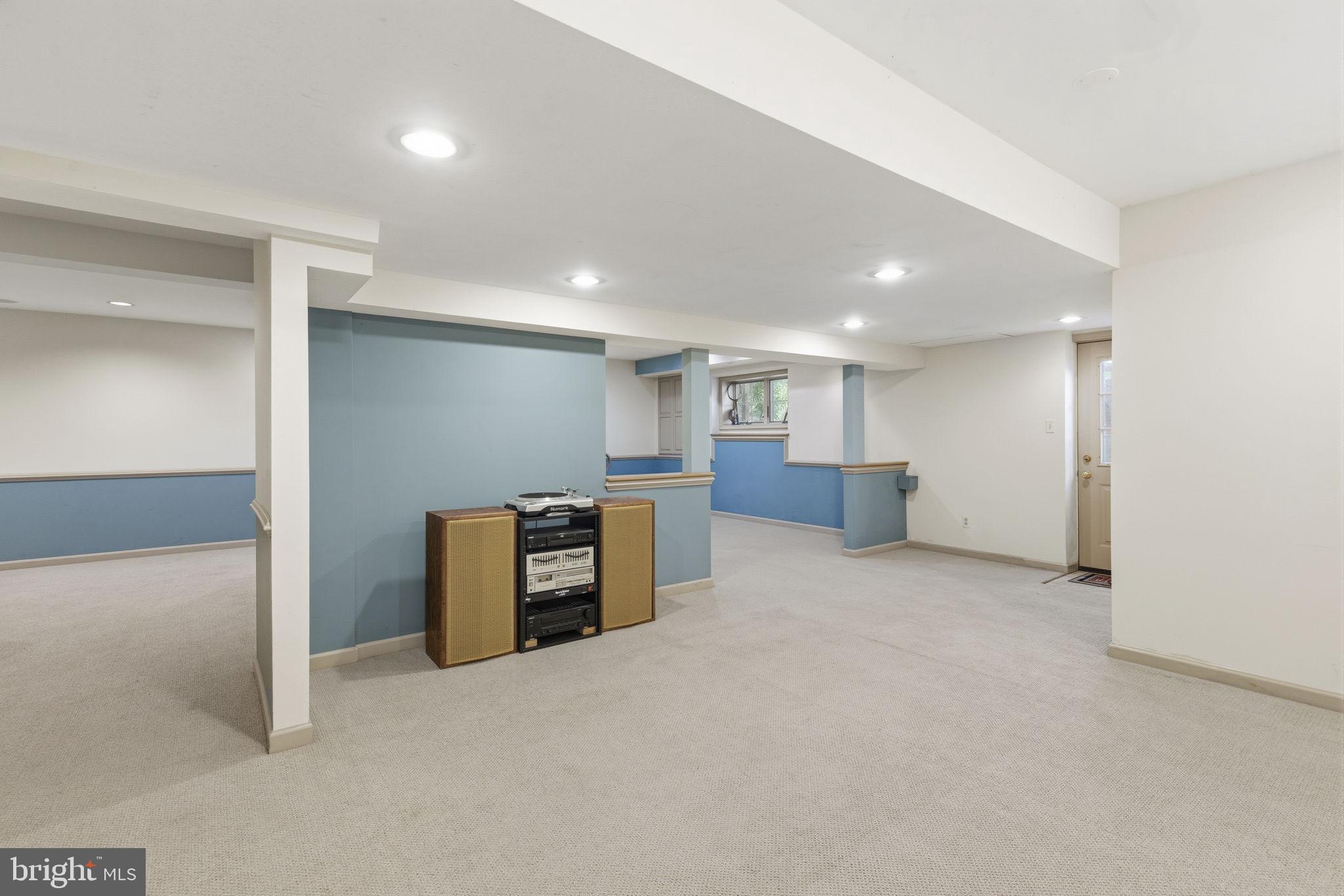 MANOR FIELDS - Residential