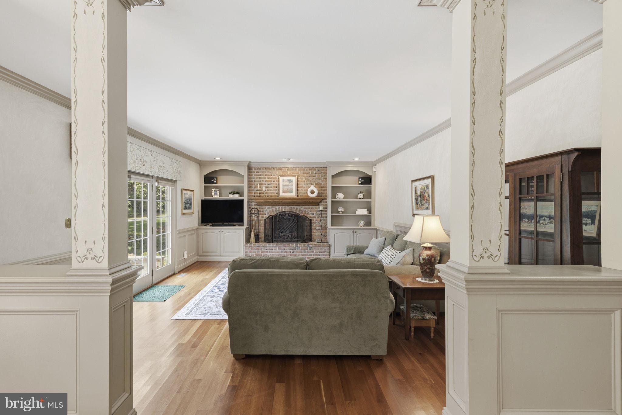 MANOR FIELDS - Residential