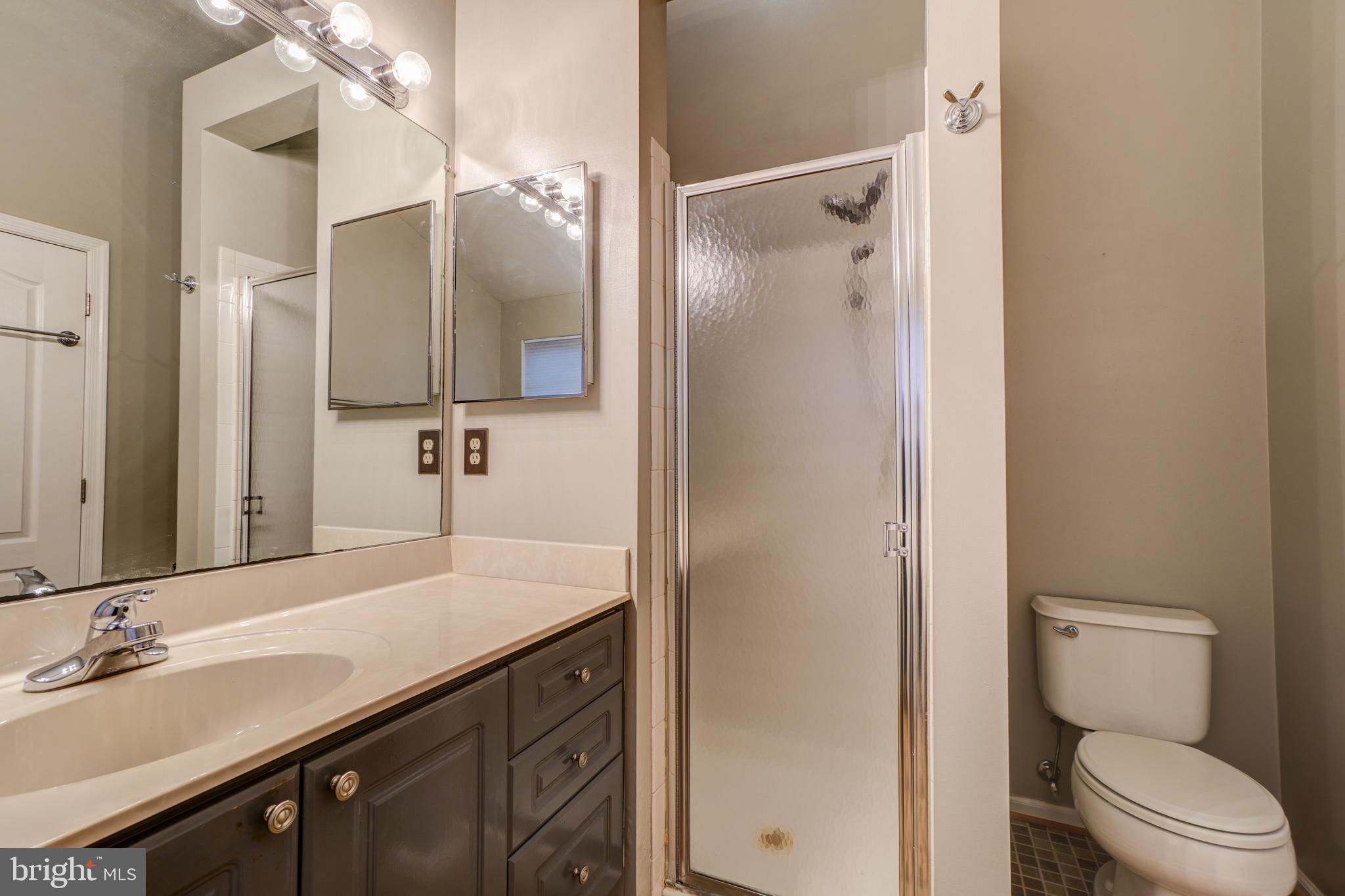 TUSCARORA KNOLLS - Residential Lease