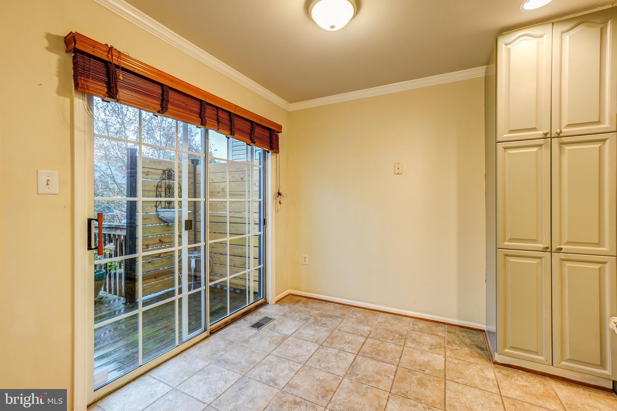 TUSCARORA KNOLLS - Residential Lease