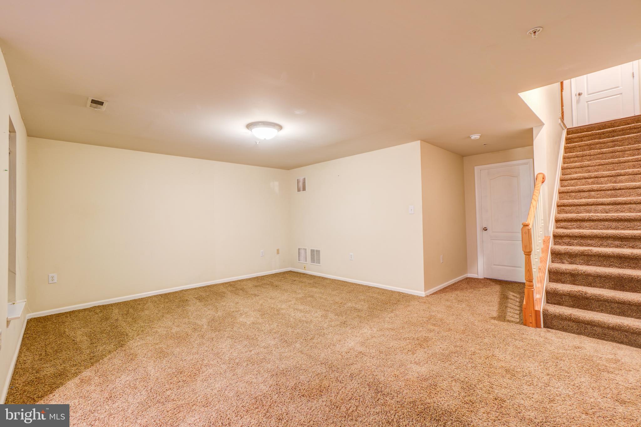 TUSCARORA KNOLLS - Residential Lease