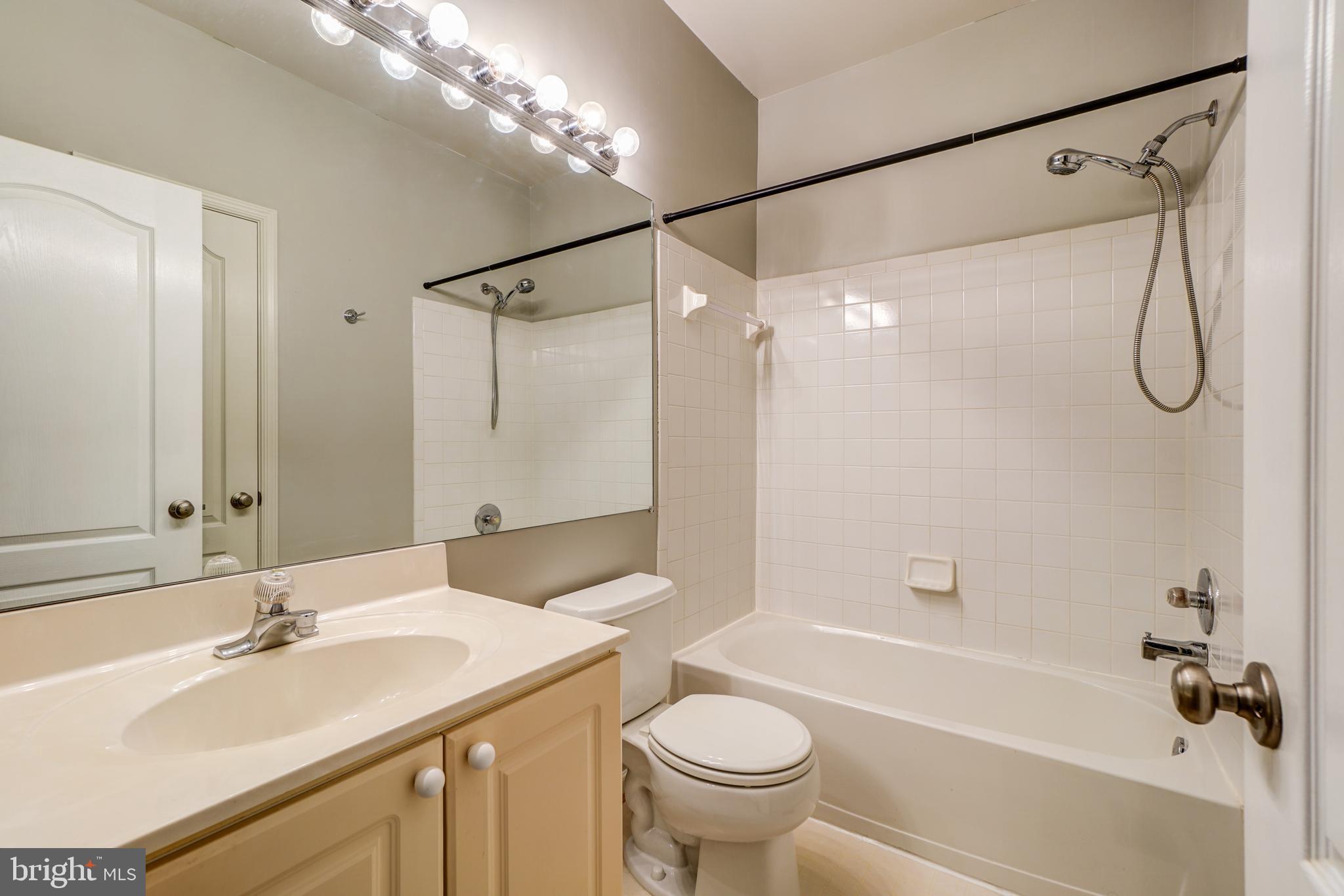 TUSCARORA KNOLLS - Residential Lease