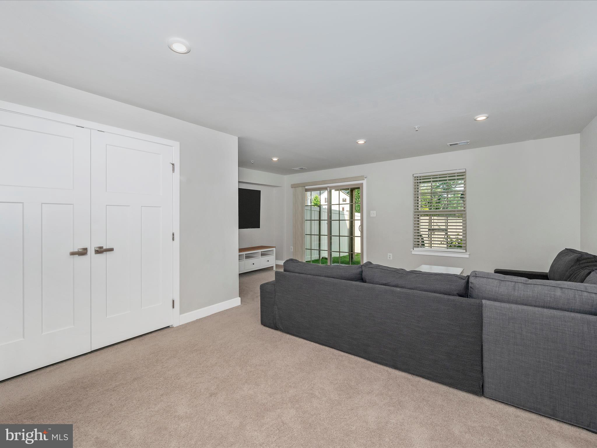 LAKE LINGANORE - Residential