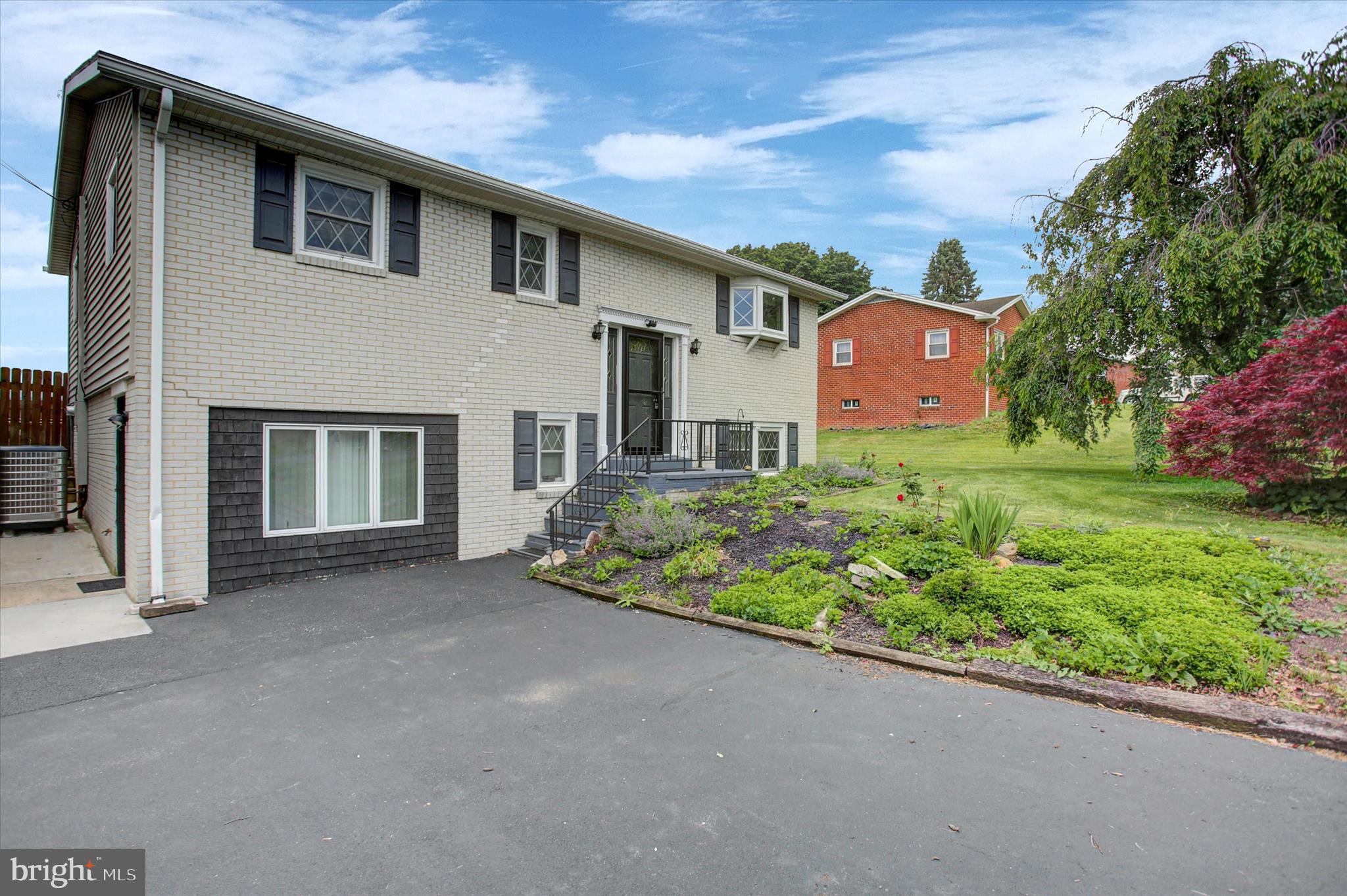MOUNTAIN VIEW - Residential