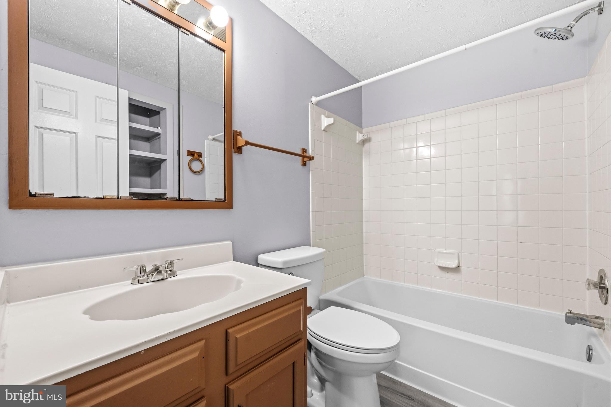 SILVER SPRING CNTRY CLUB - Residential
