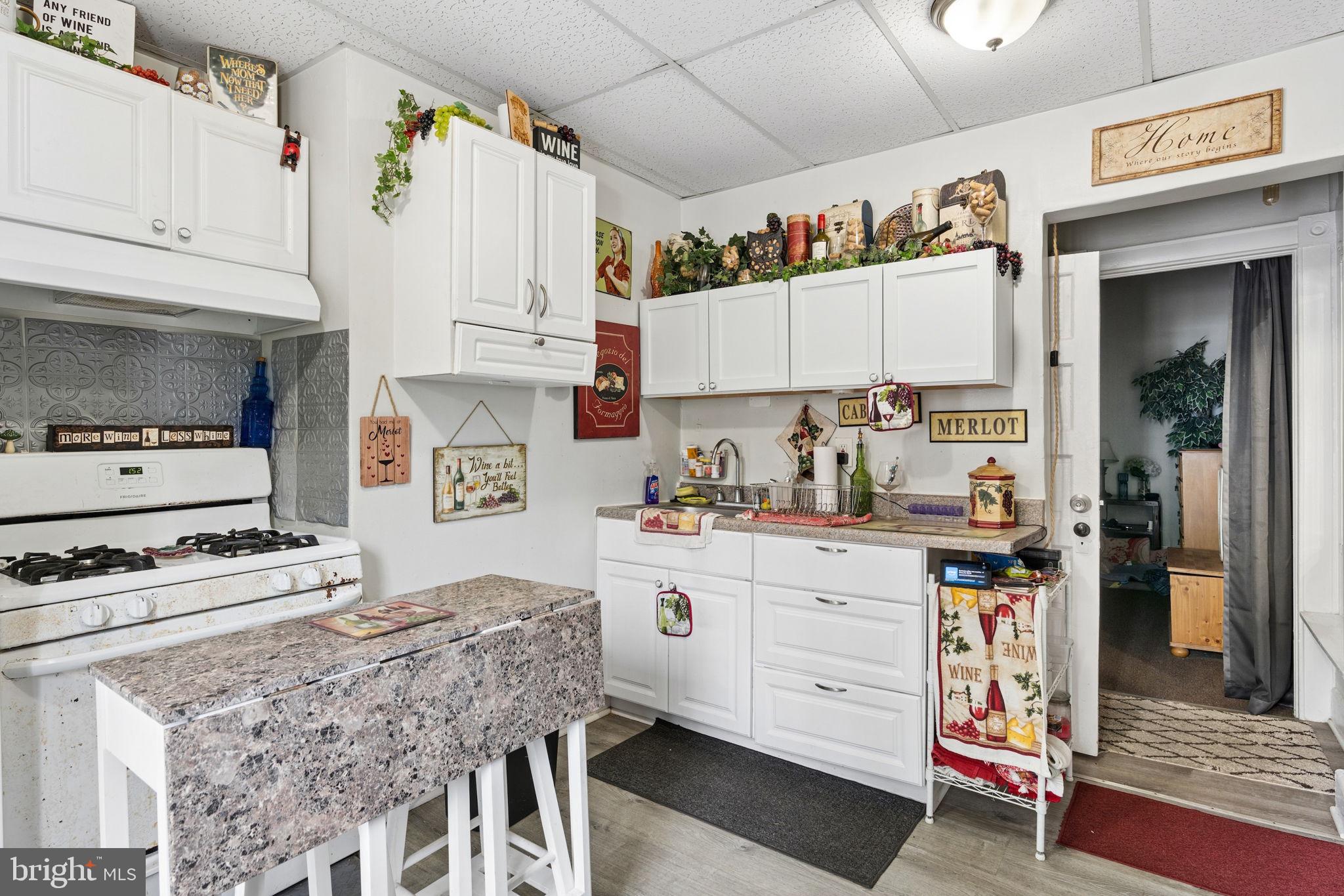 COLONIAL GARDENS - Residential Income