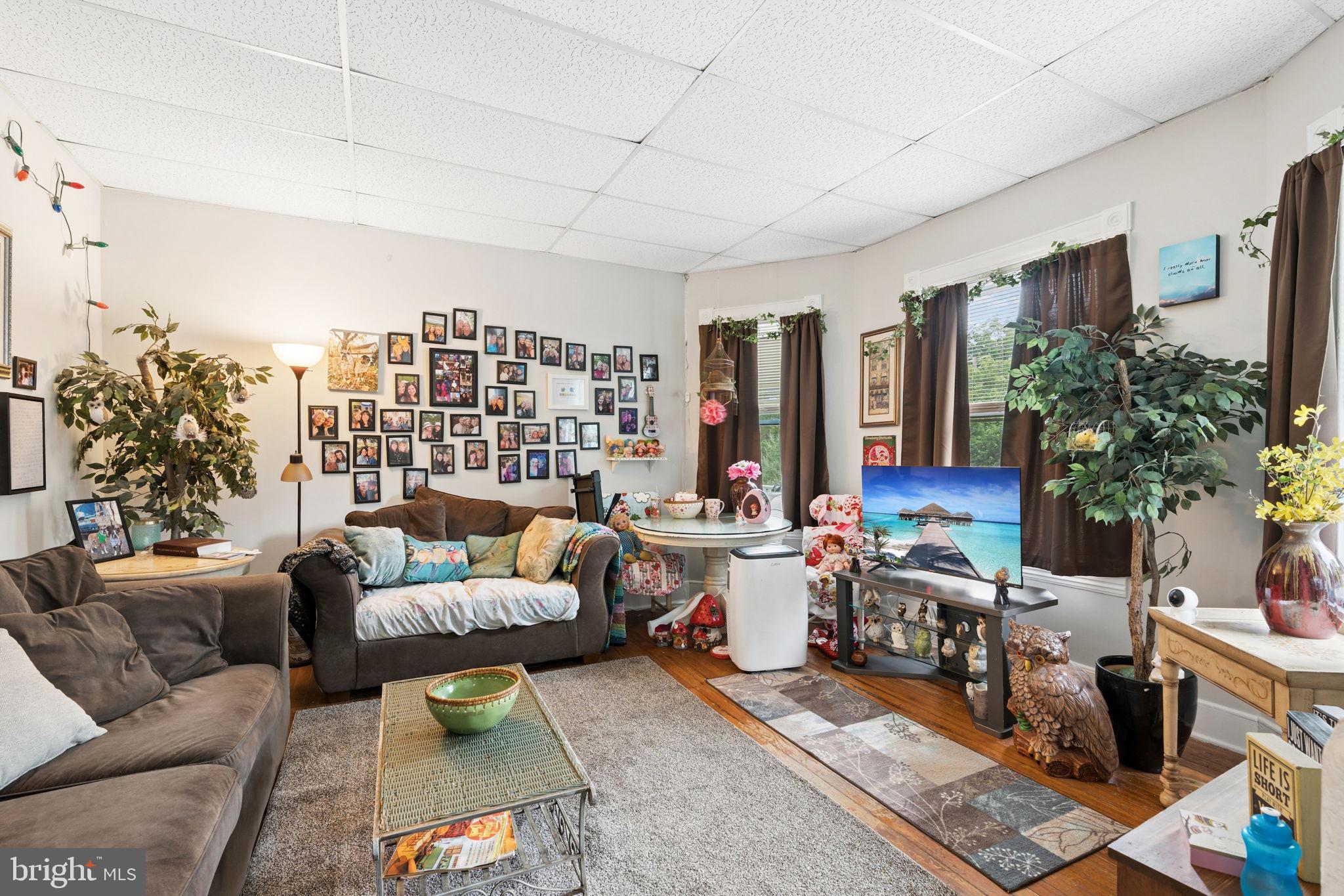 COLONIAL GARDENS - Residential Income