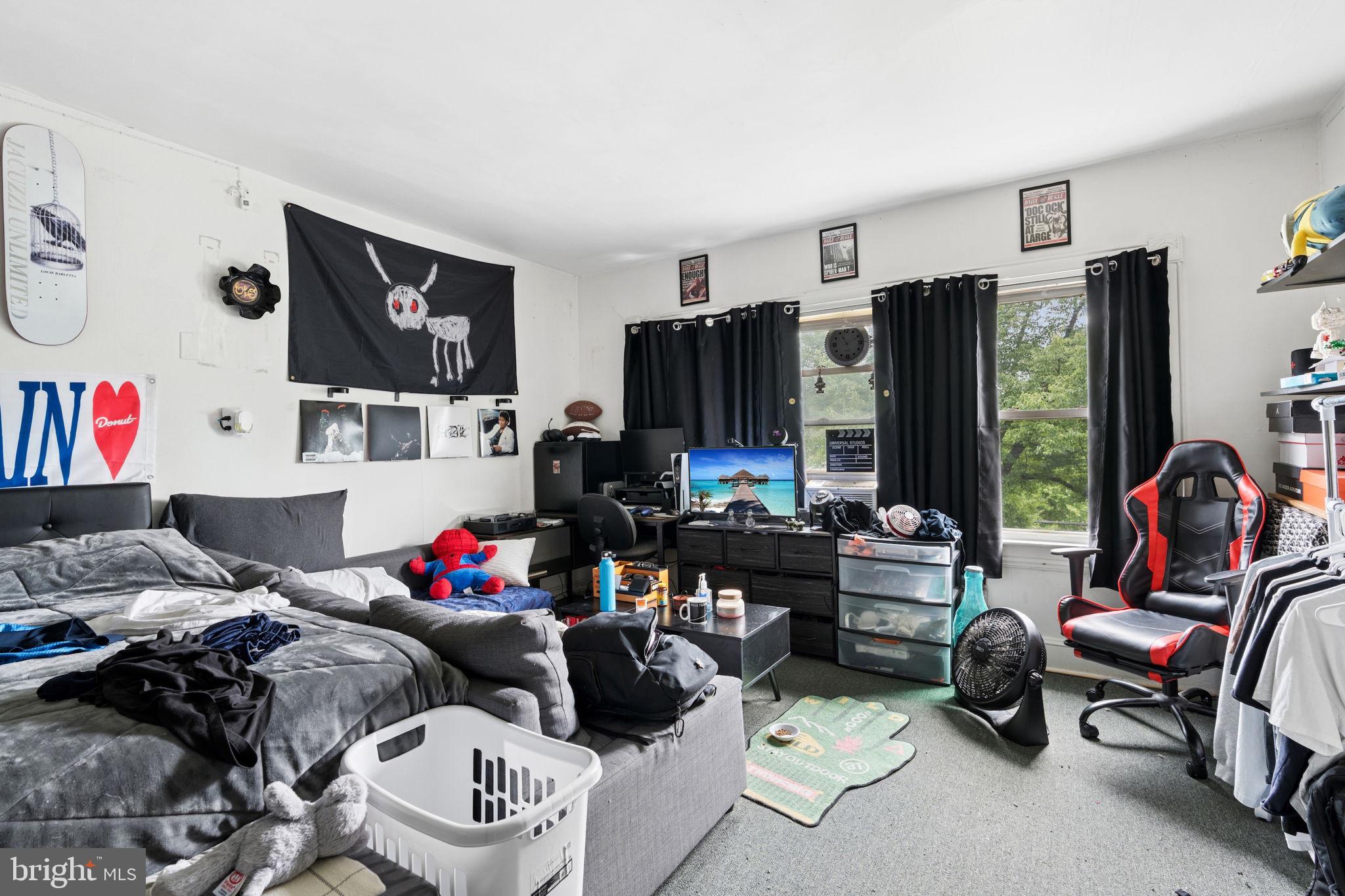 COLONIAL GARDENS - Residential Income