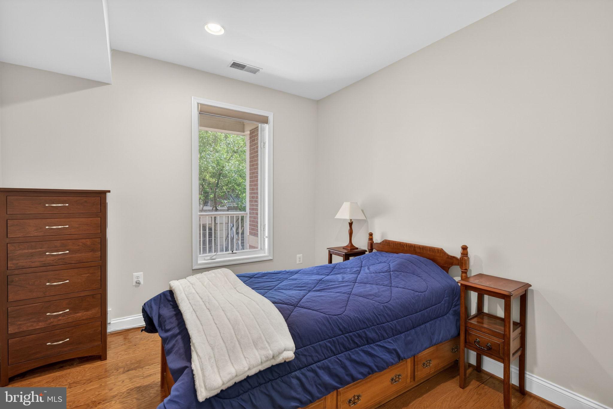 LAKESIDE TOWN CENTRE CONDOMINIUM - Residential