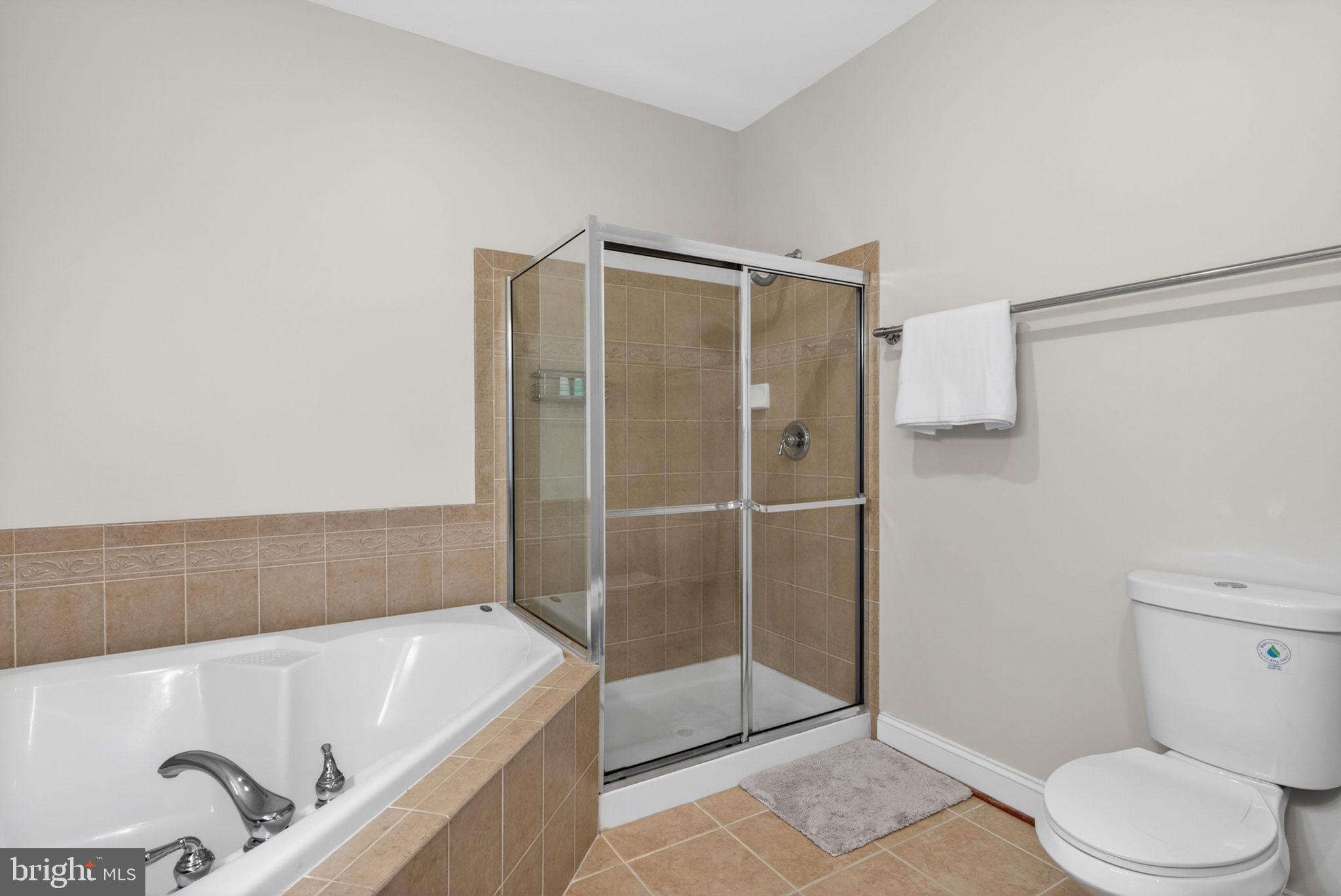 LAKESIDE TOWN CENTRE CONDOMINIUM - Residential