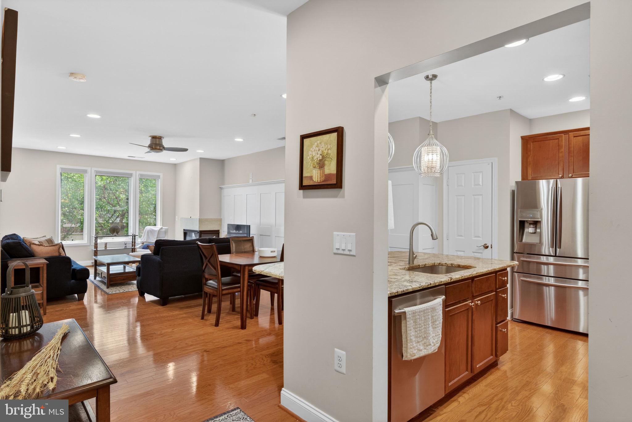 LAKESIDE TOWN CENTRE CONDOMINIUM - Residential