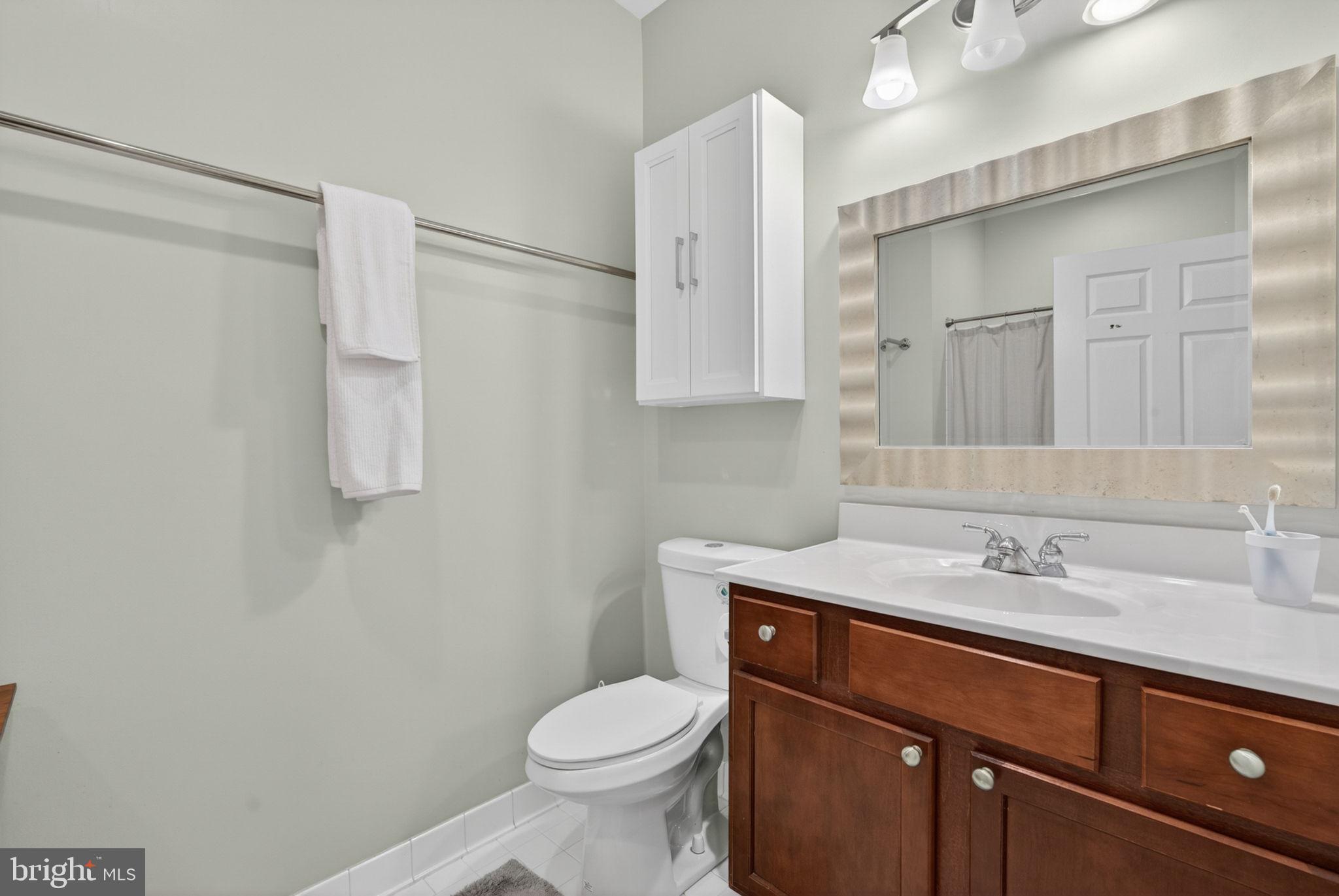 LAKESIDE TOWN CENTRE CONDOMINIUM - Residential