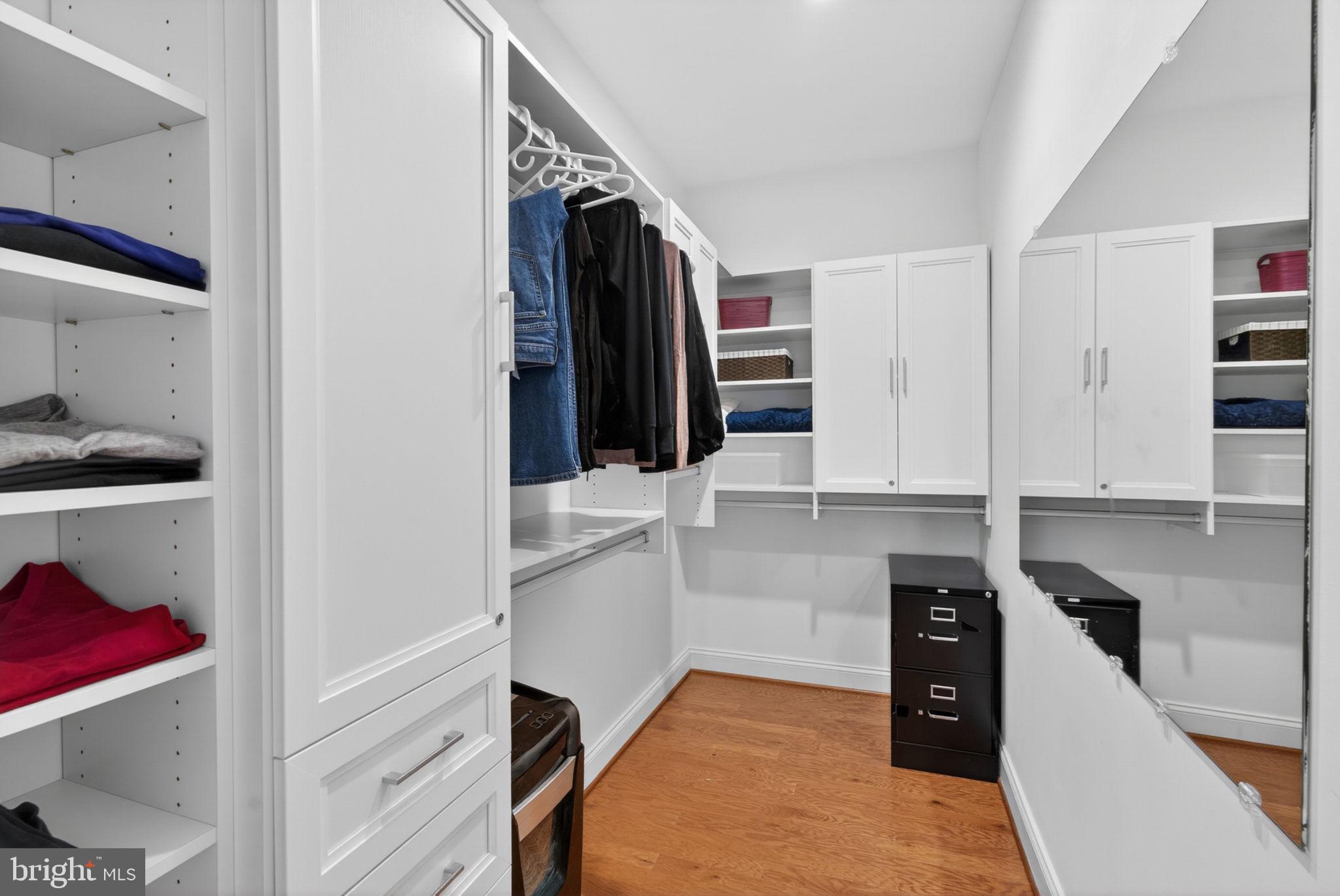 LAKESIDE TOWN CENTRE CONDOMINIUM - Residential