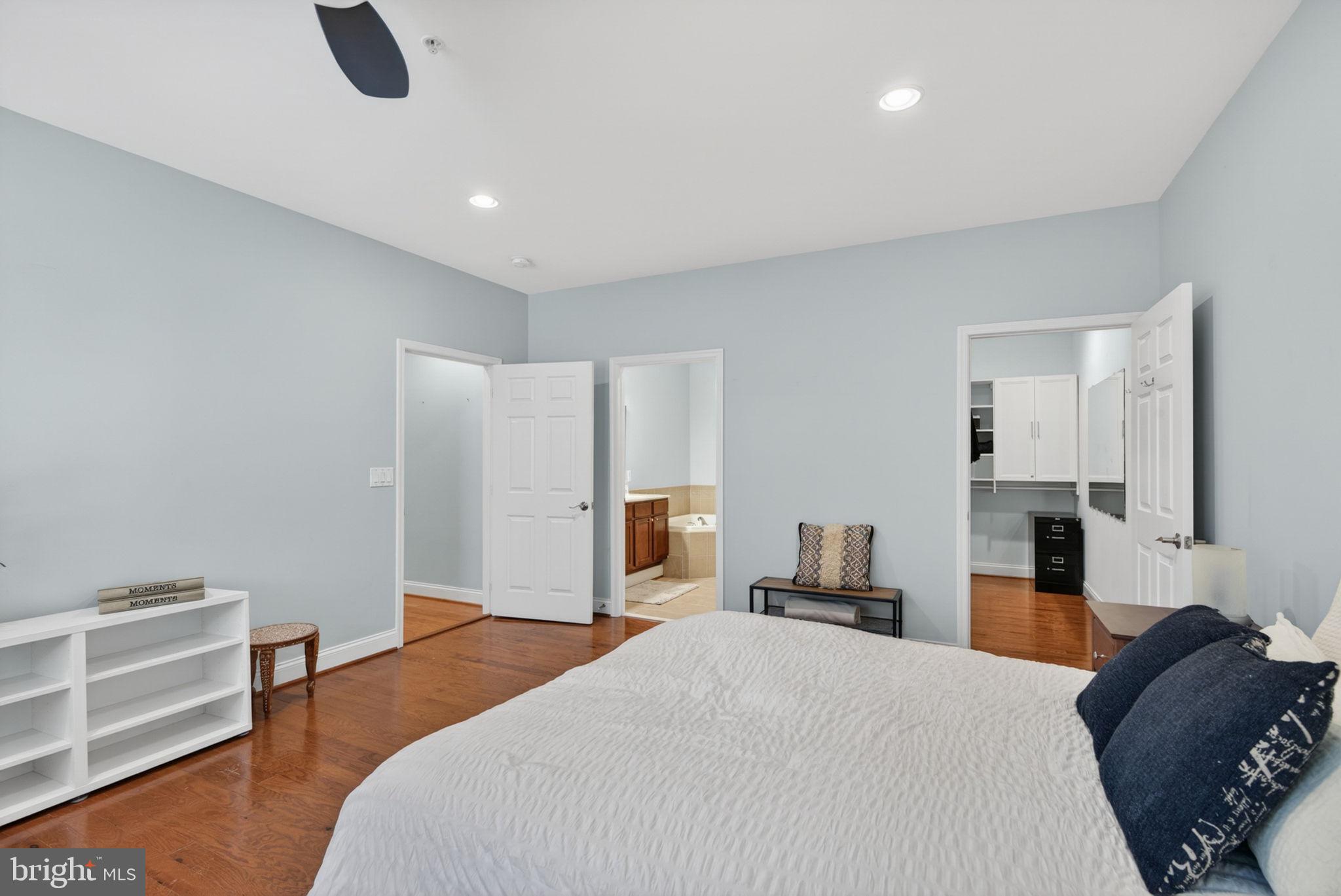LAKESIDE TOWN CENTRE CONDOMINIUM - Residential