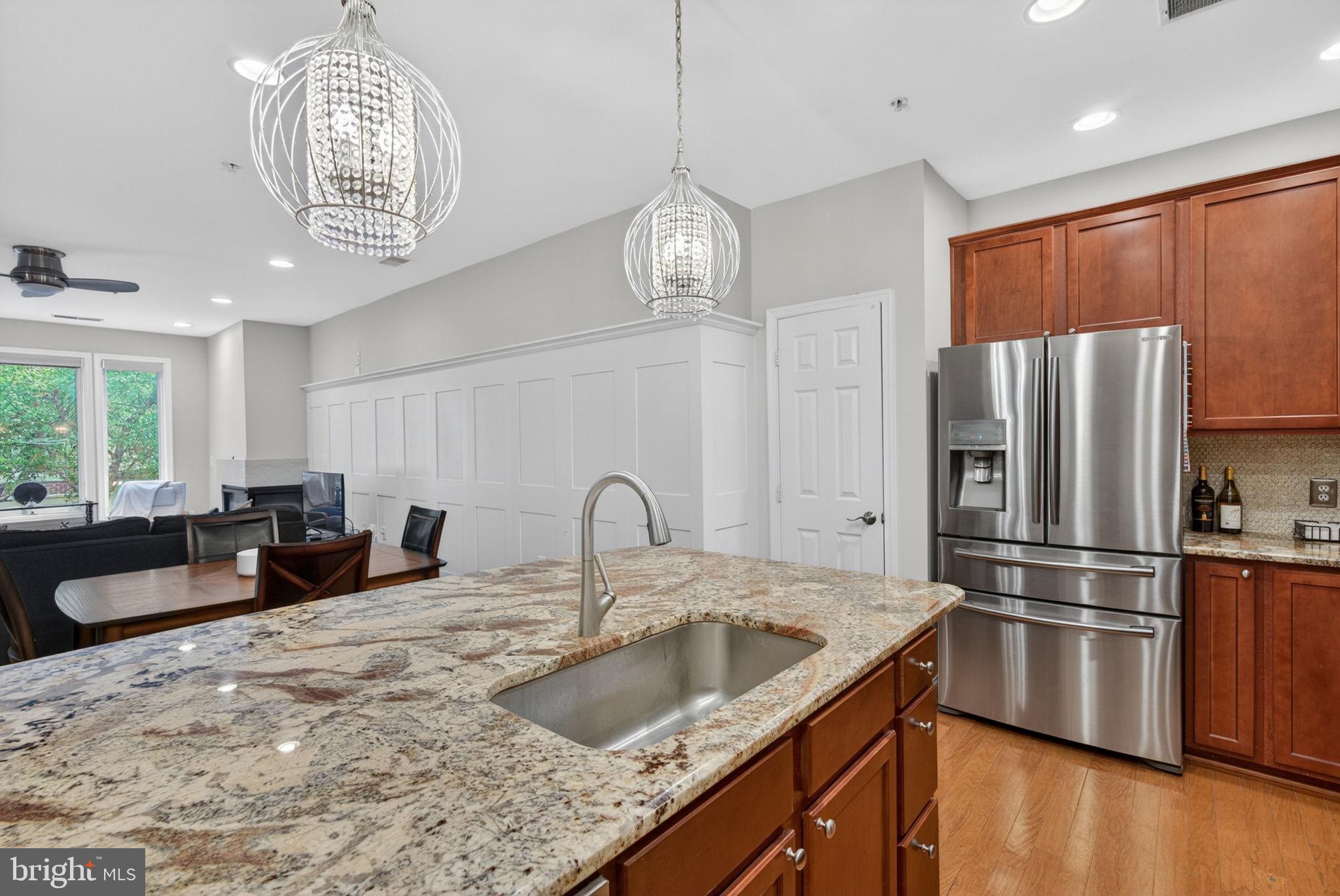 LAKESIDE TOWN CENTRE CONDOMINIUM - Residential