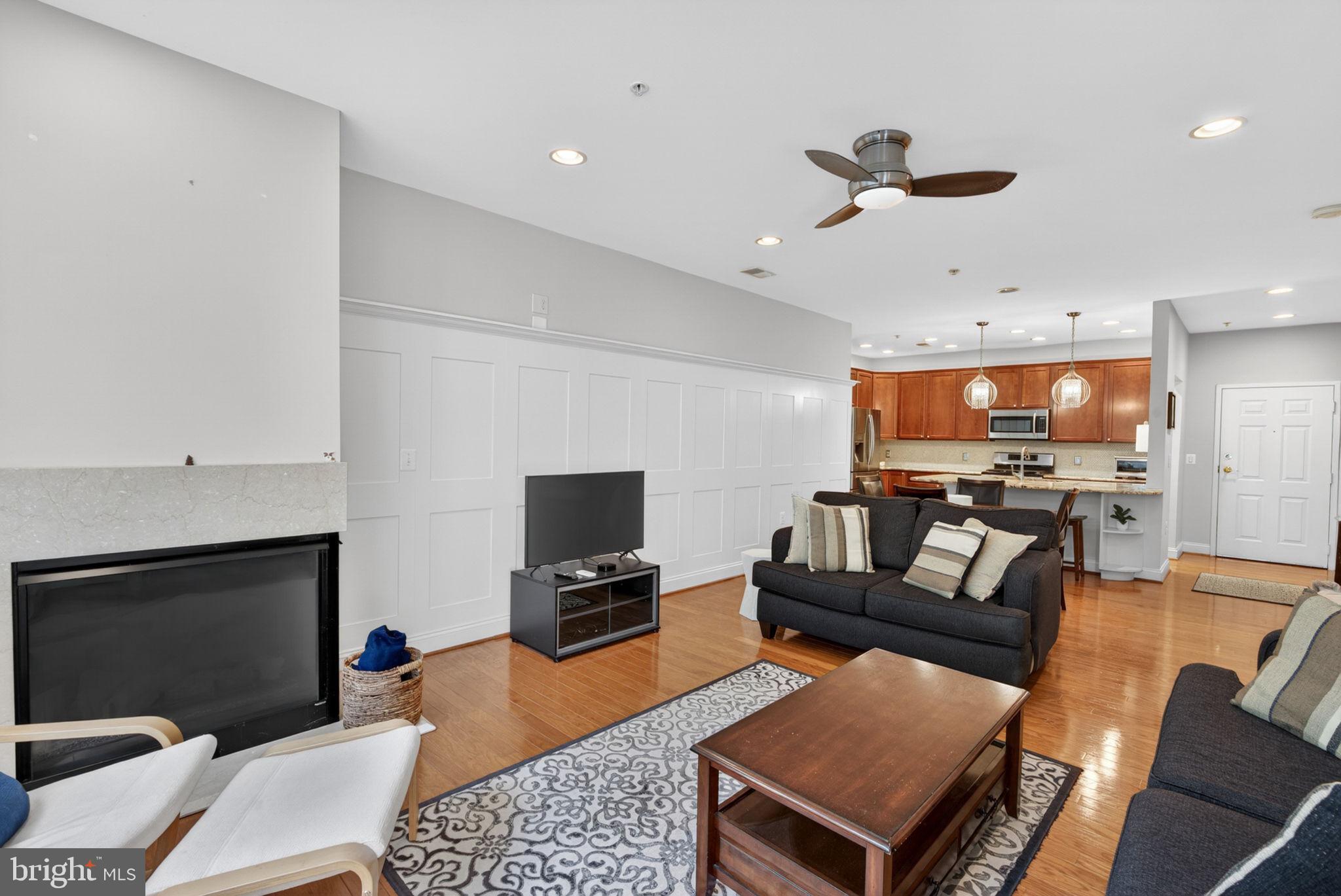 LAKESIDE TOWN CENTRE CONDOMINIUM - Residential