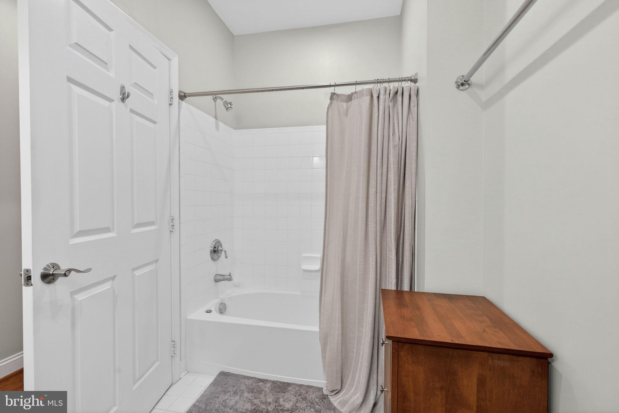 LAKESIDE TOWN CENTRE CONDOMINIUM - Residential