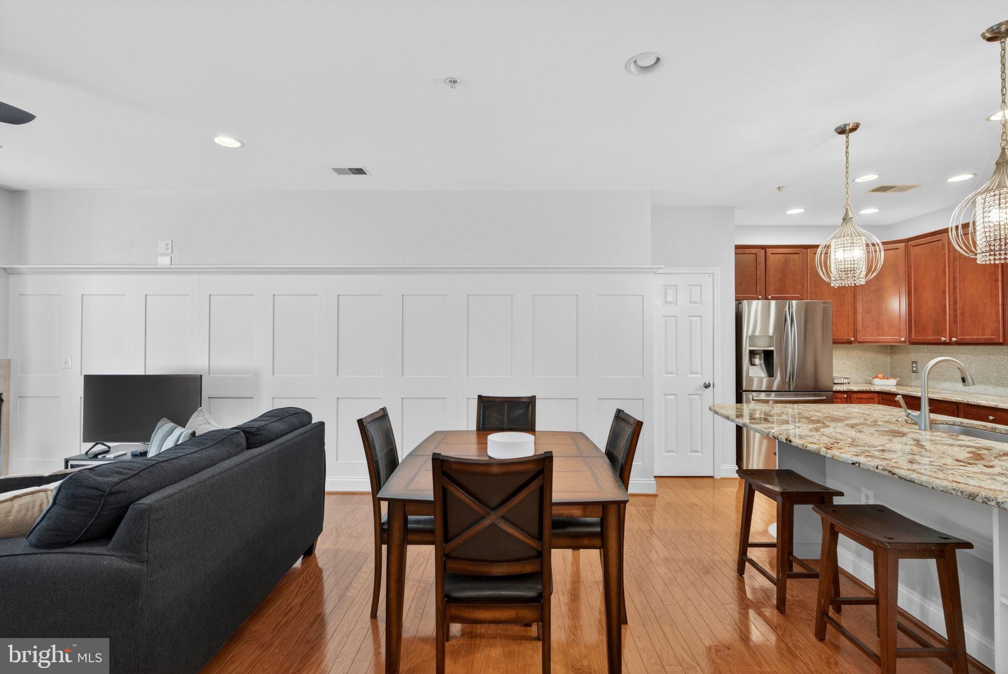 LAKESIDE TOWN CENTRE CONDOMINIUM - Residential