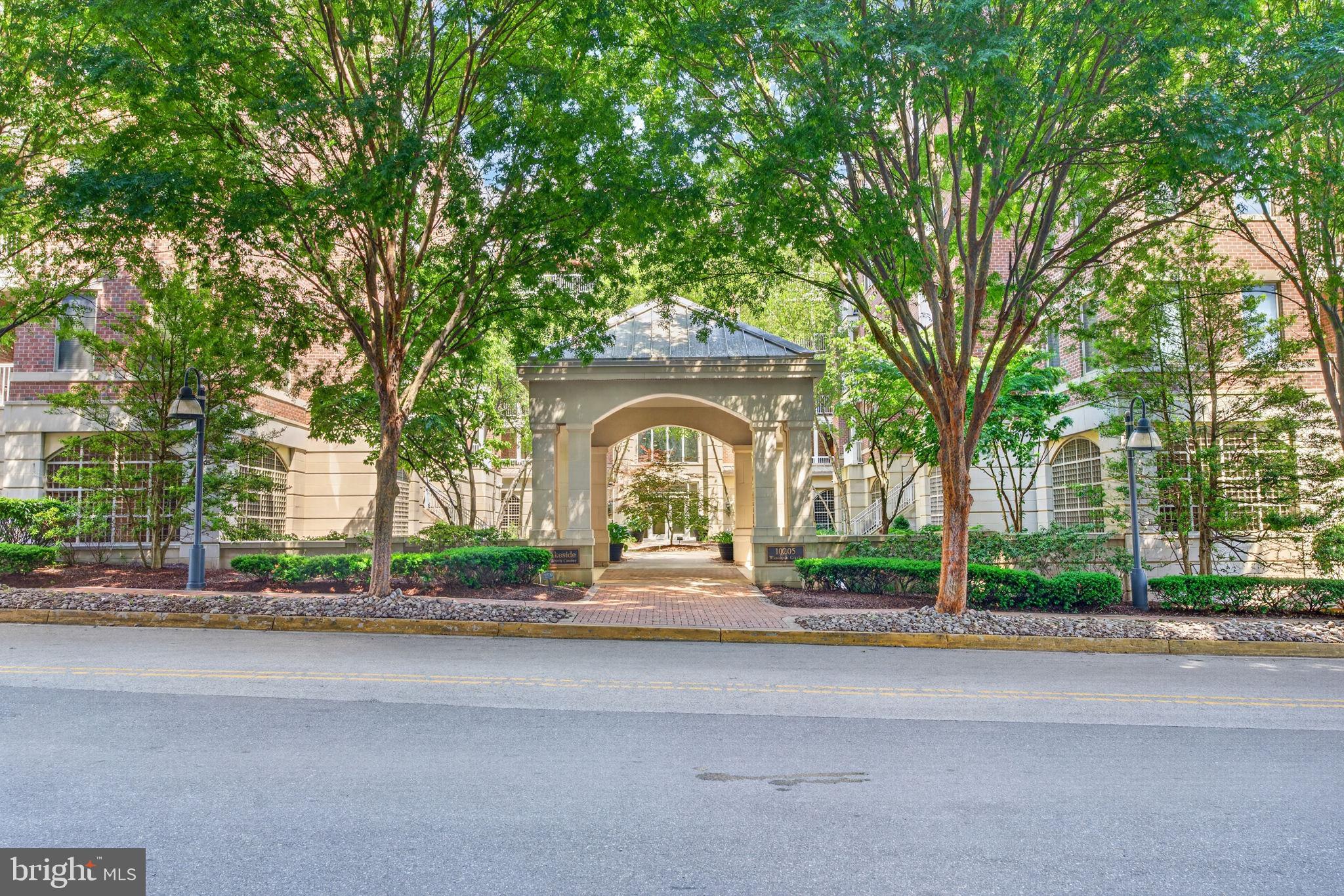 LAKESIDE TOWN CENTRE CONDOMINIUM - Residential