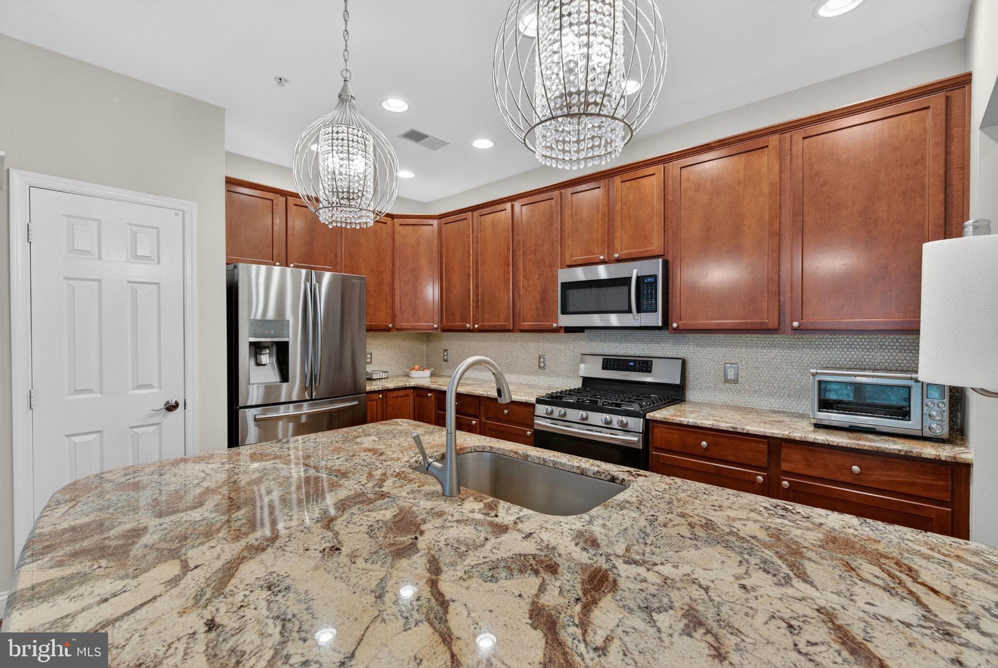 LAKESIDE TOWN CENTRE CONDOMINIUM - Residential